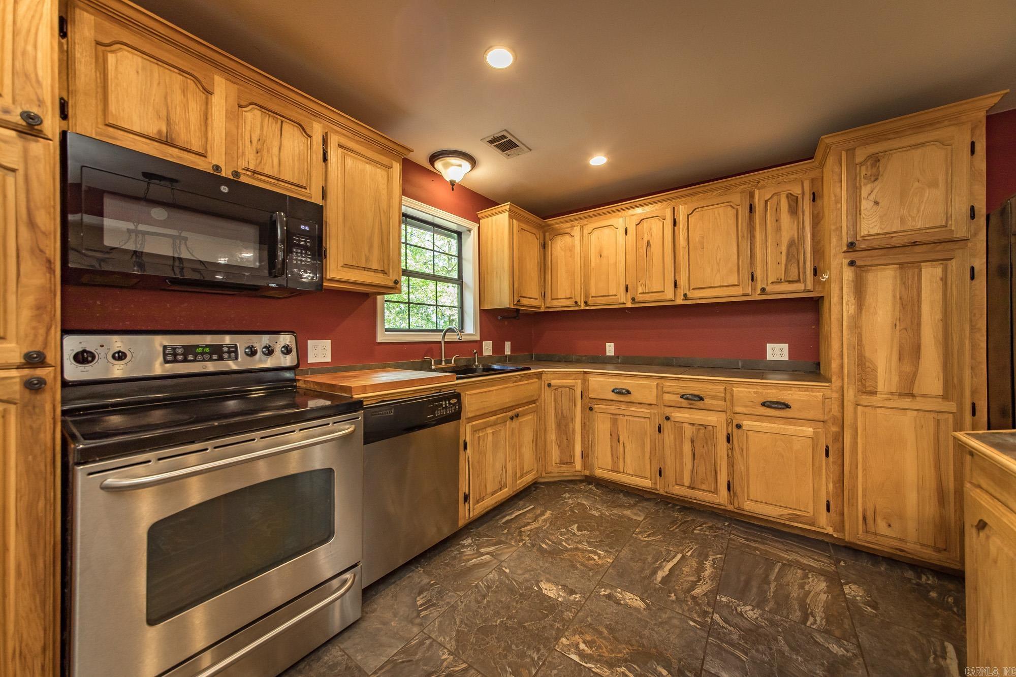 1600 E Lakeview  Benton, AR