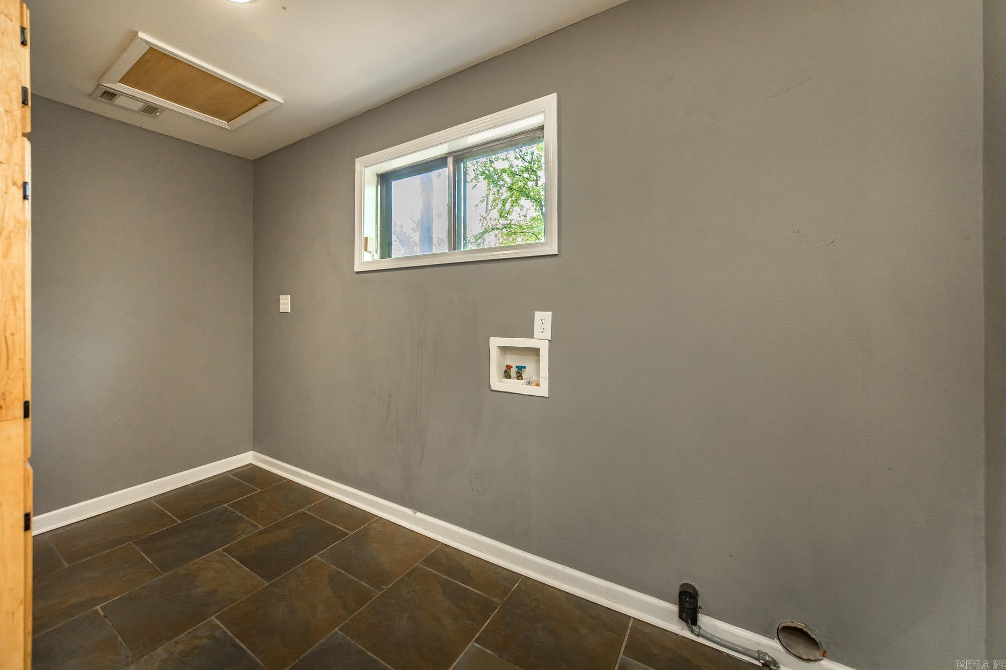 1600 E Lakeview  Benton, AR