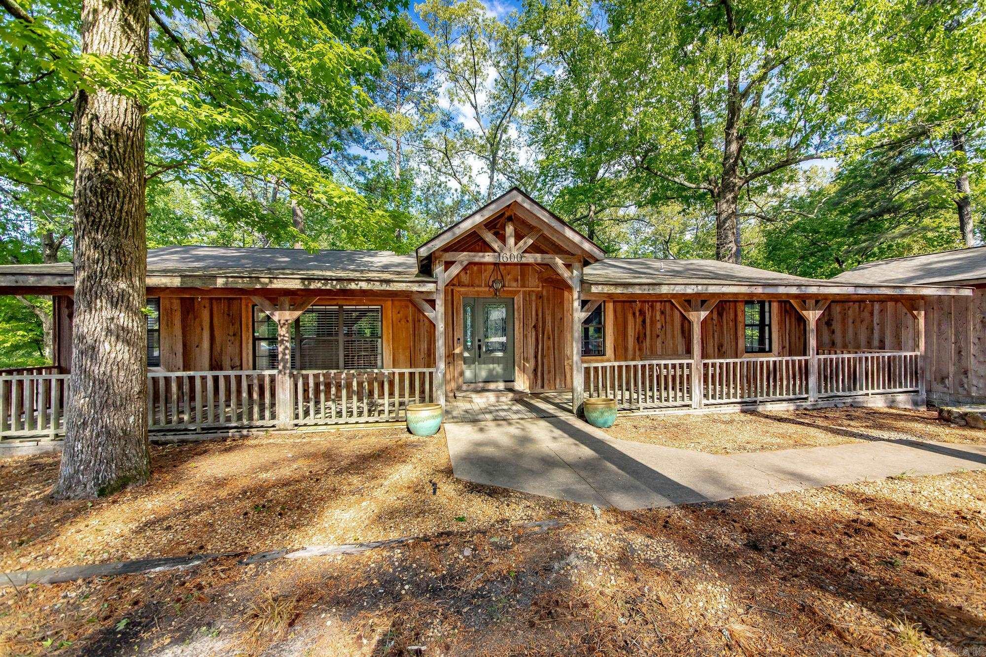 1600 E Lakeview  Benton, AR