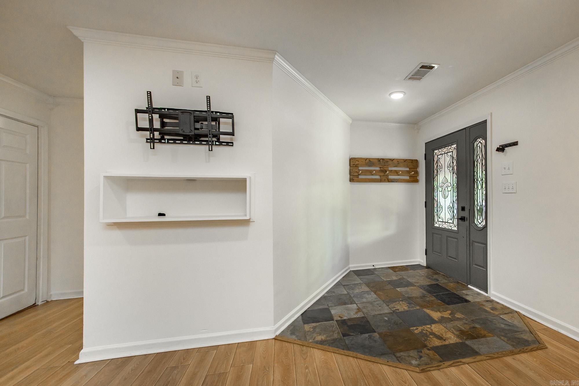 1600 E Lakeview  Benton, AR