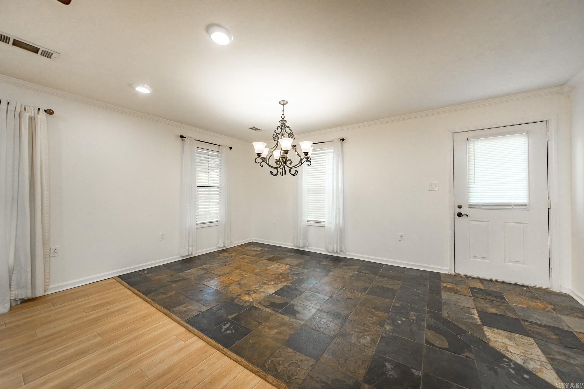 1600 E Lakeview  Benton, AR