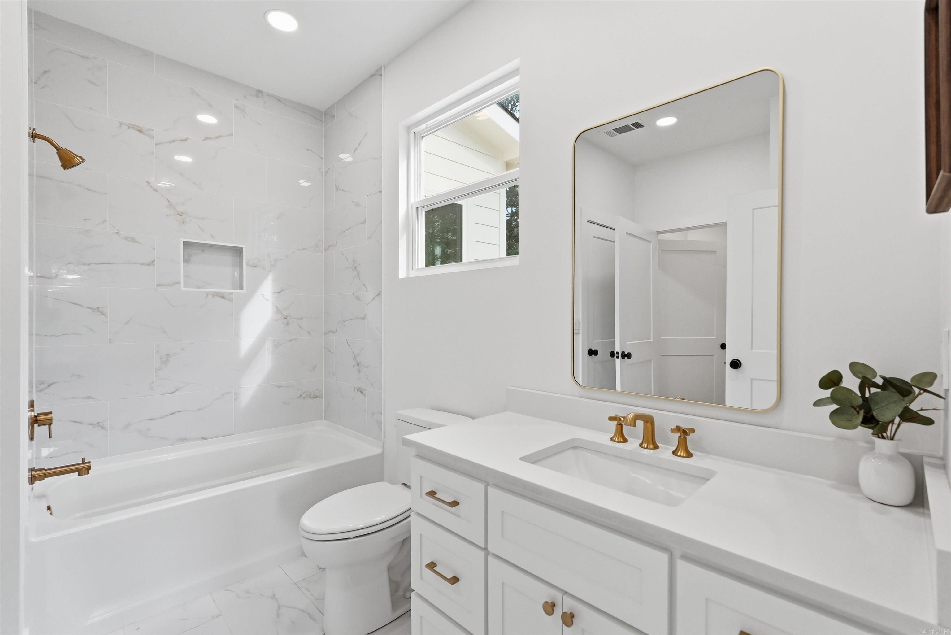 20301 Dwight Little  Roland, AR