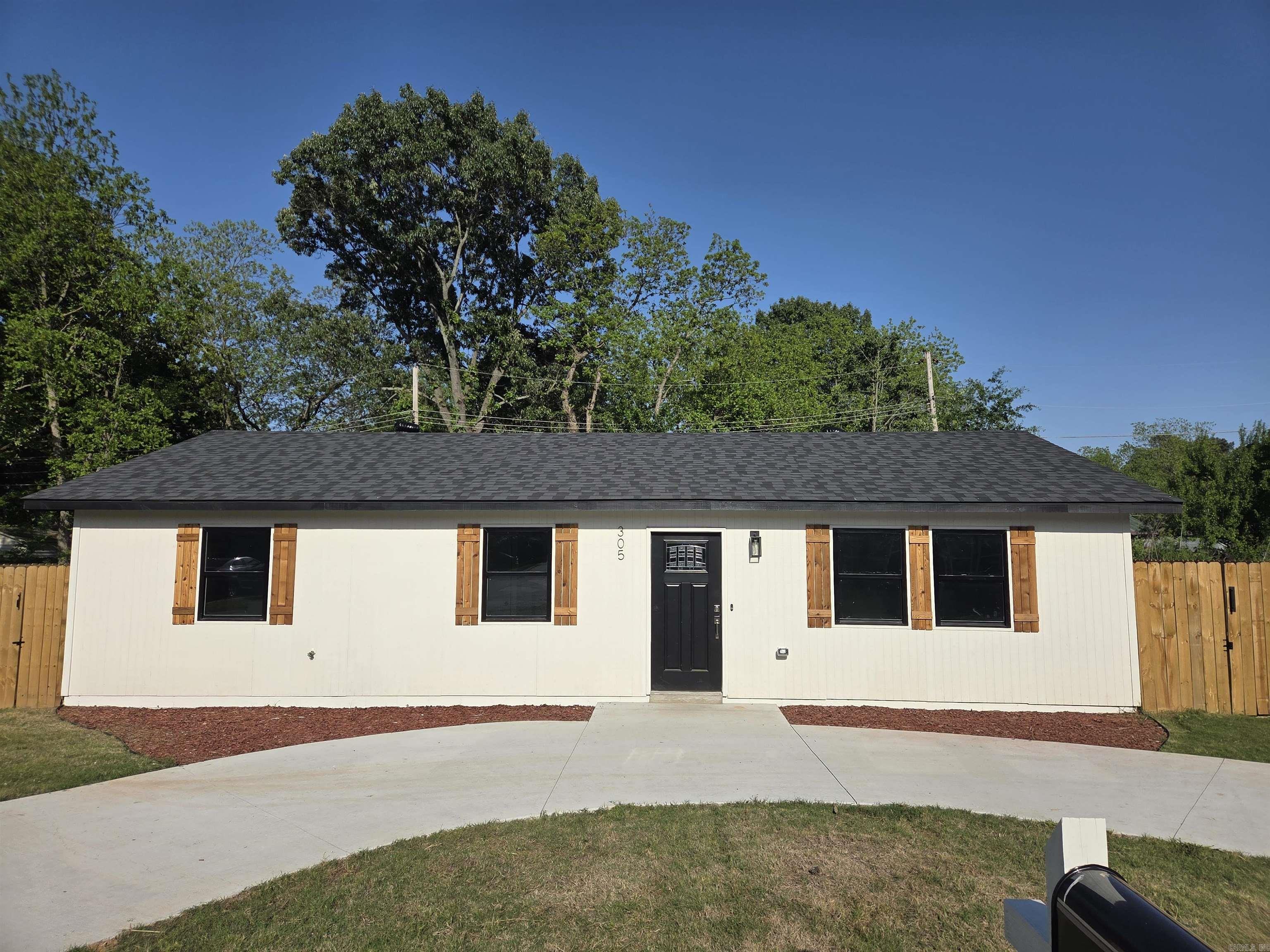 305 Thomas Circle  Lonoke, AR