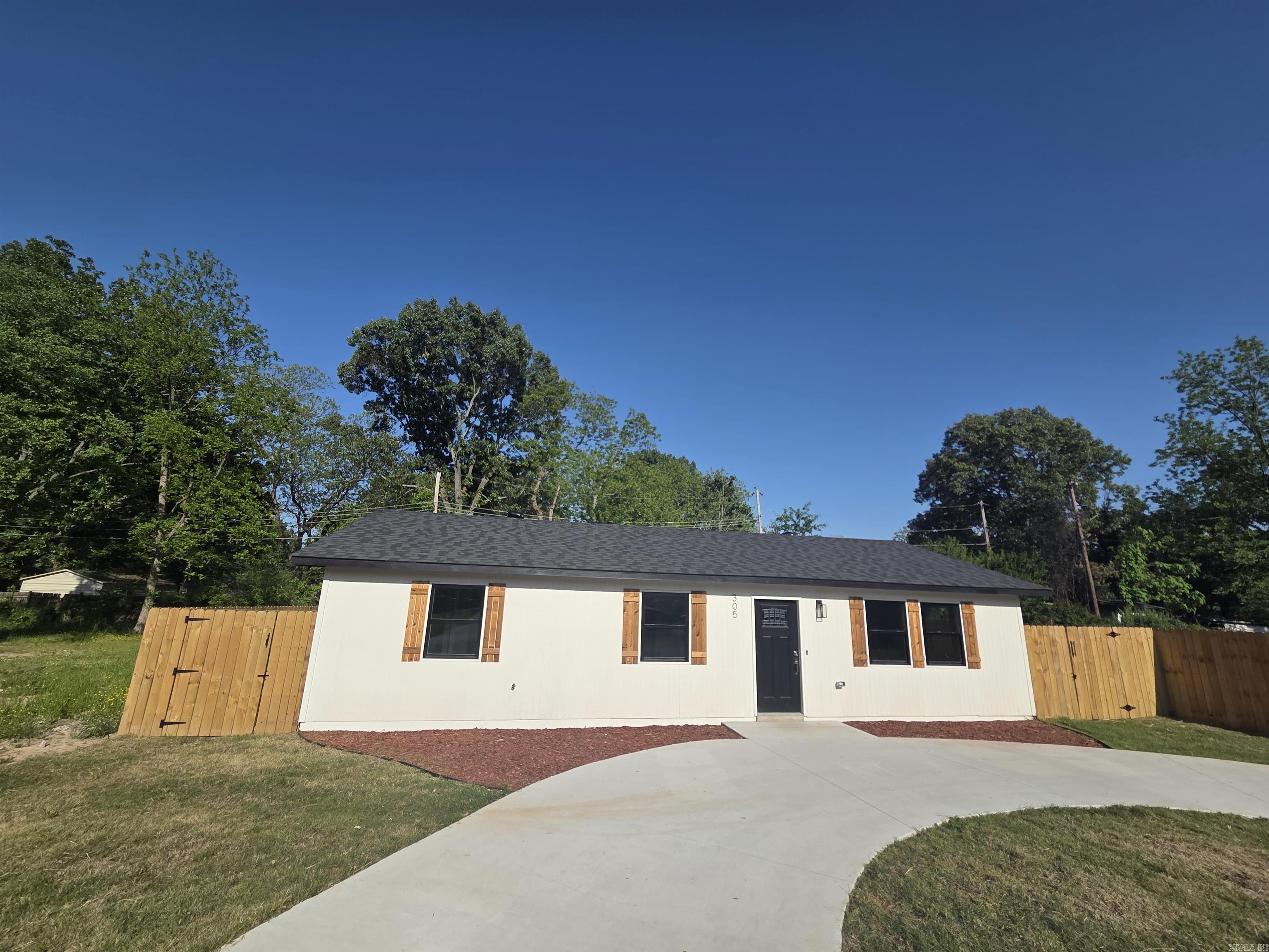 305 Thomas Circle  Lonoke, AR