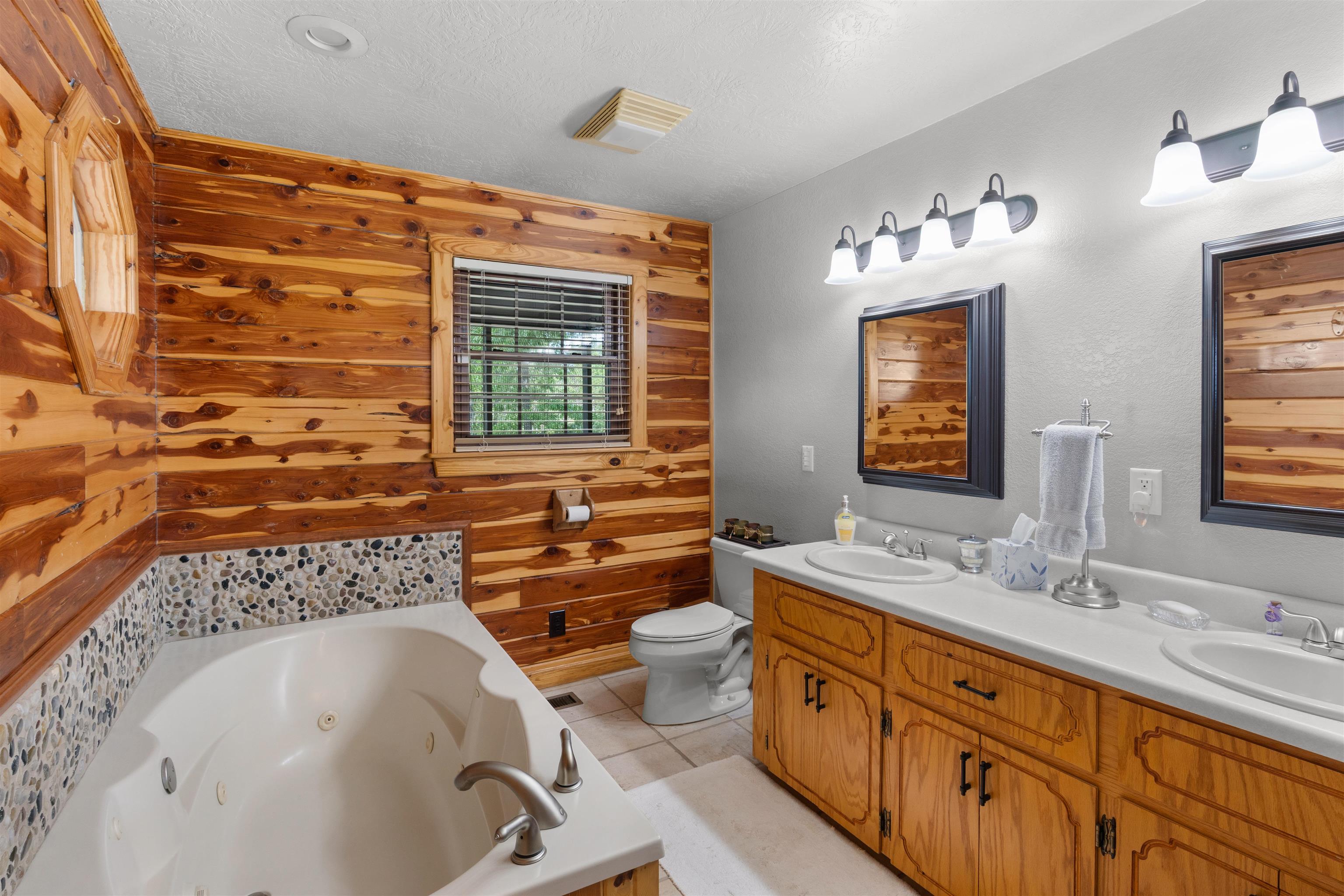 854 Hurricane Creek Rd.  Melbourne, AR