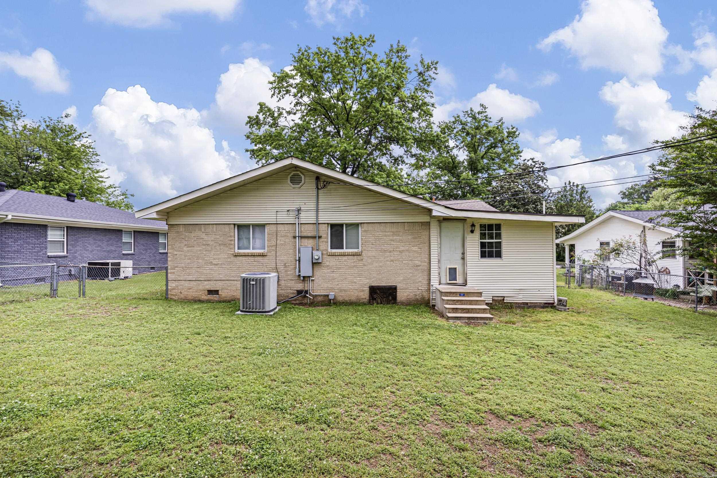 1904 S Boulder  Russellville, AR