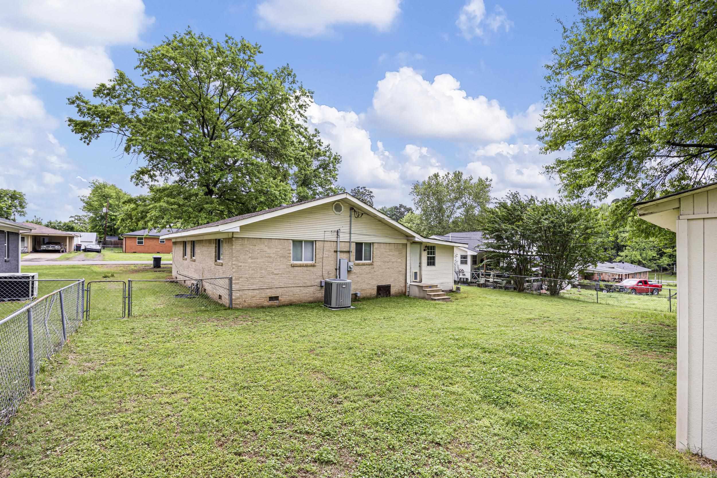 1904 S Boulder  Russellville, AR