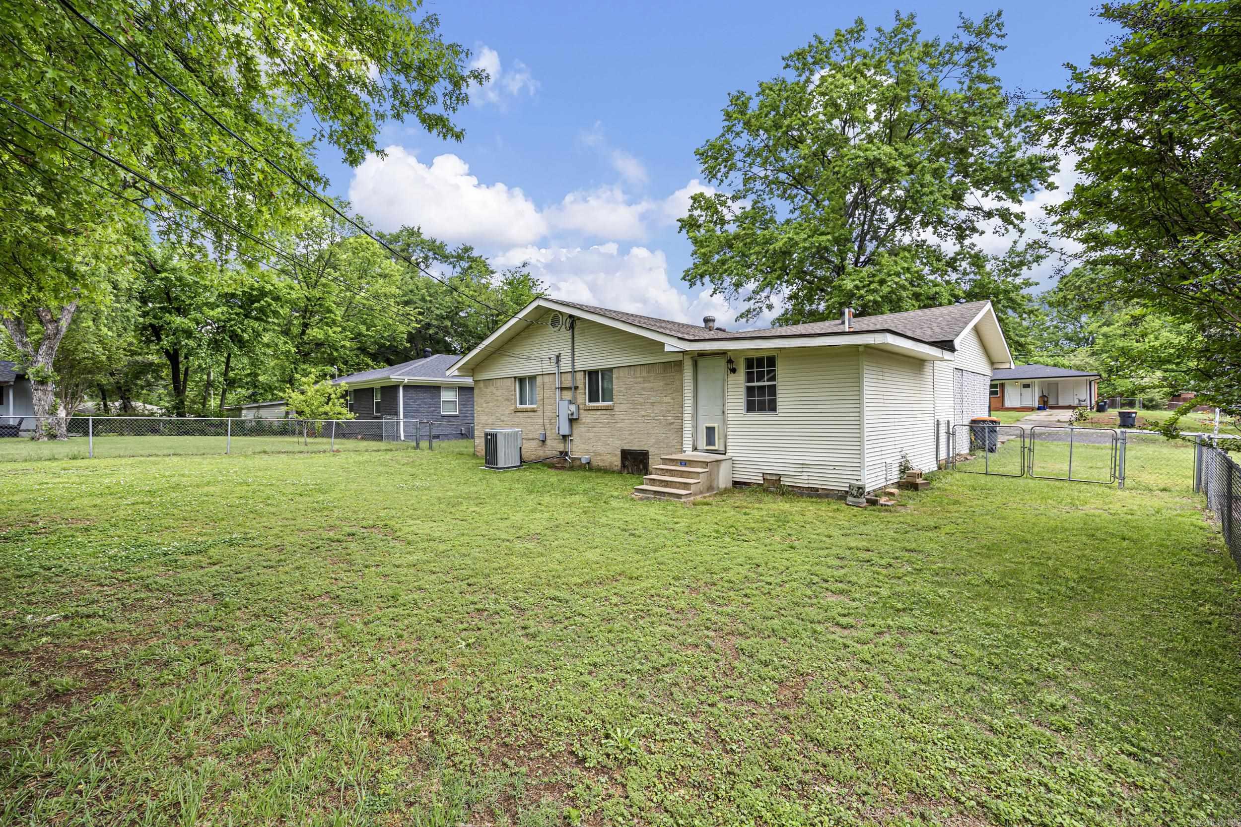 1904 S Boulder  Russellville, AR