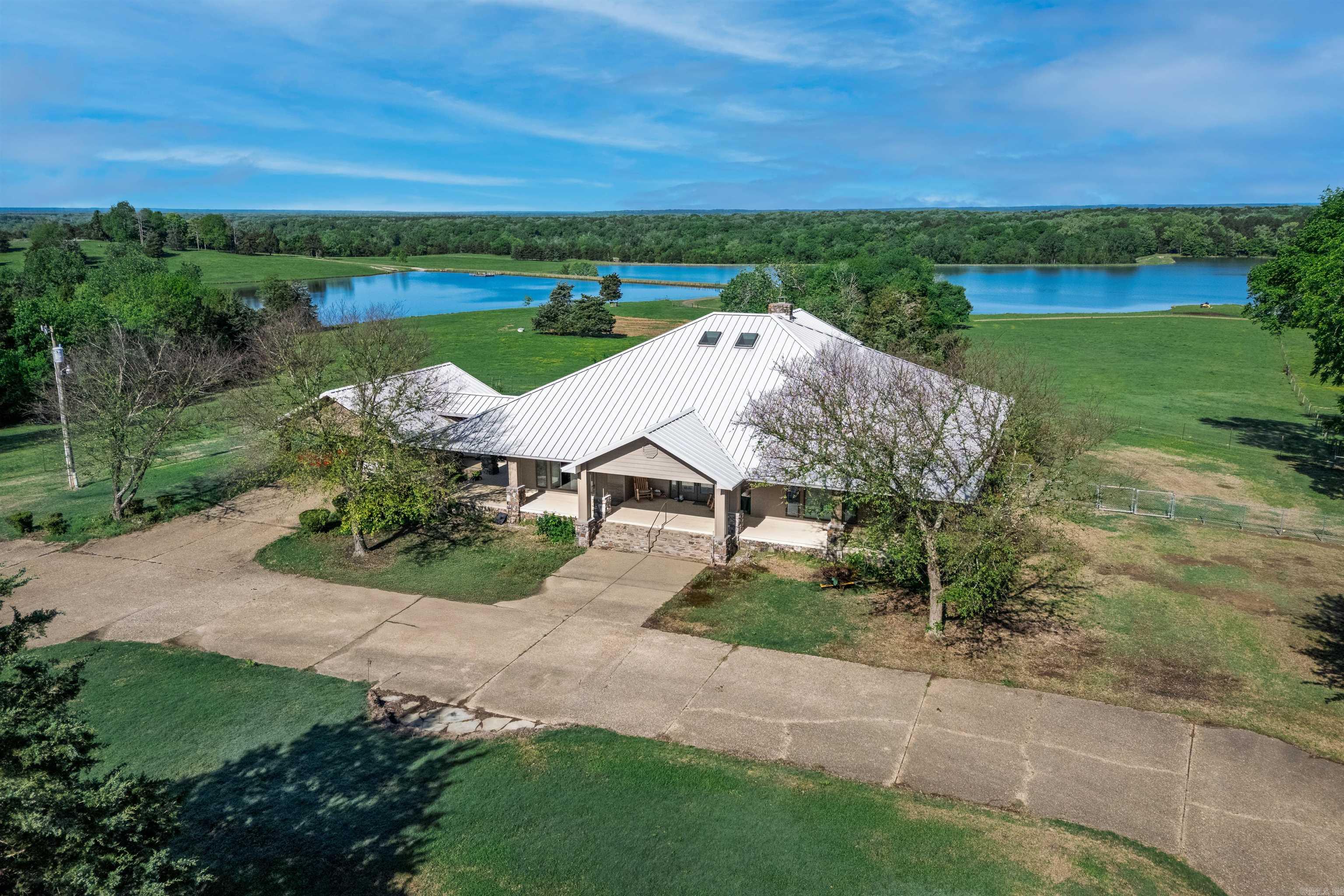 211 Hale  Okolona, AR