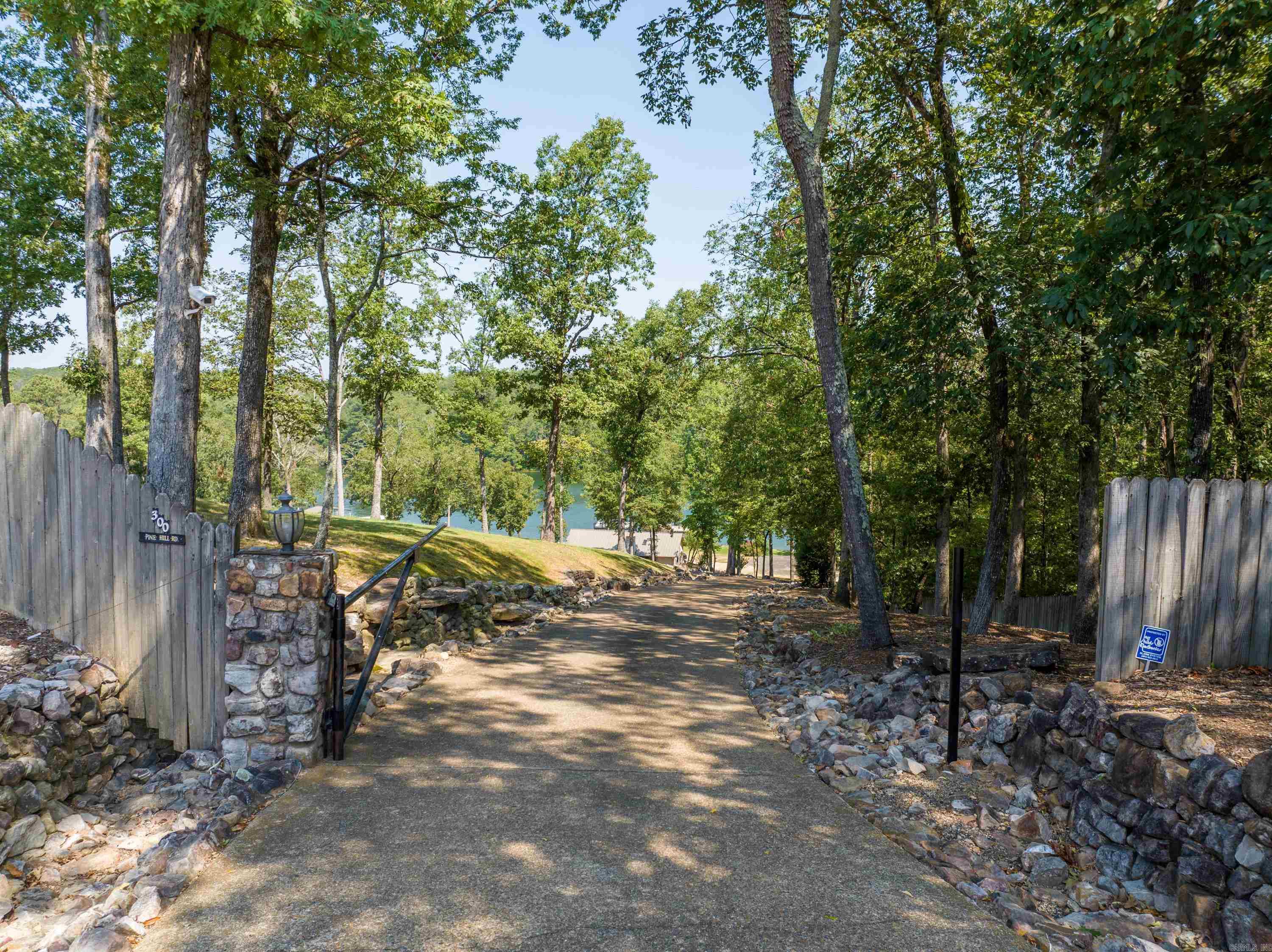 300 Pinehill  Hot Springs, AR