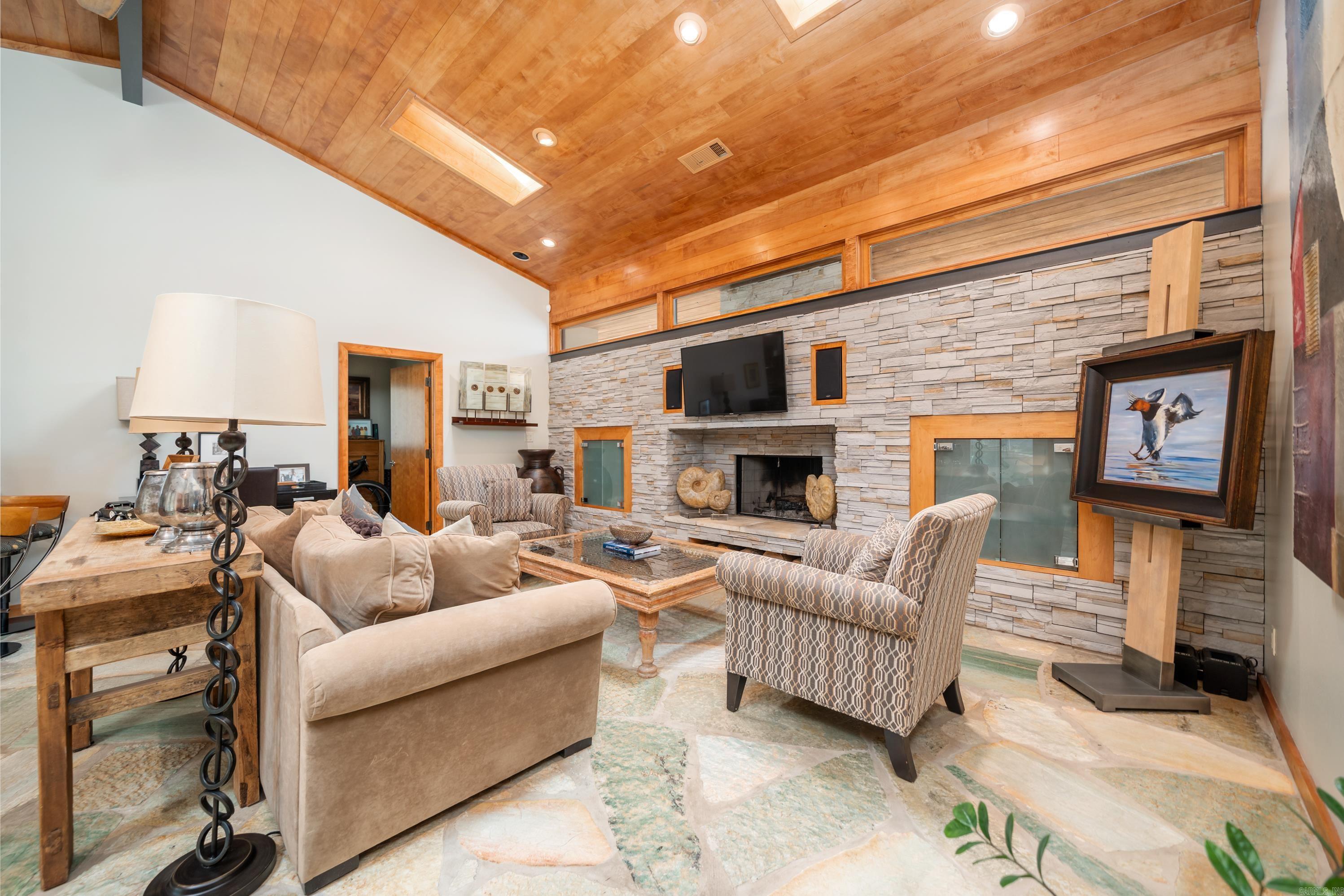 300 Pinehill  Hot Springs, AR