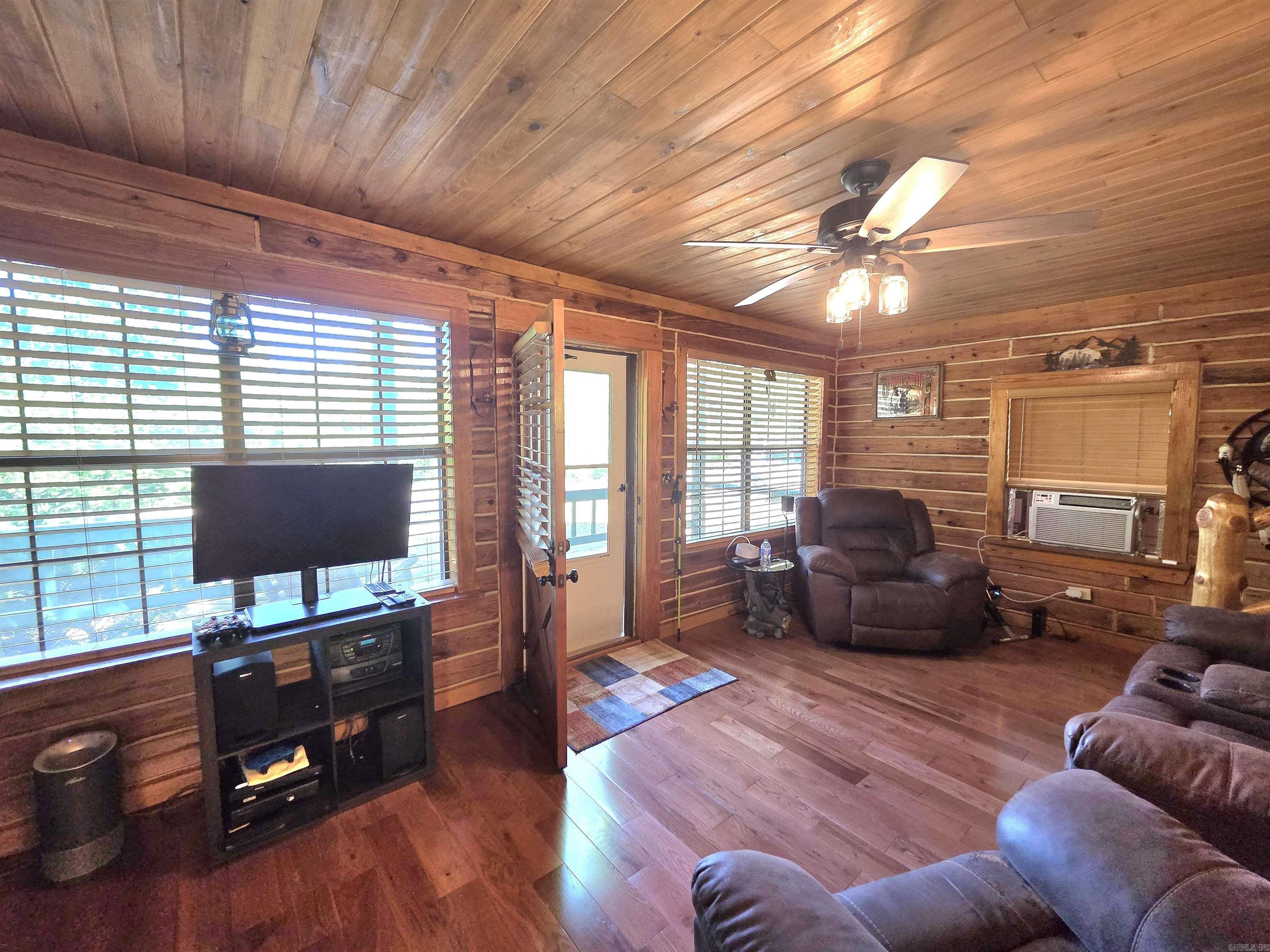 304 Black Bear Bluff  Mountain View, AR