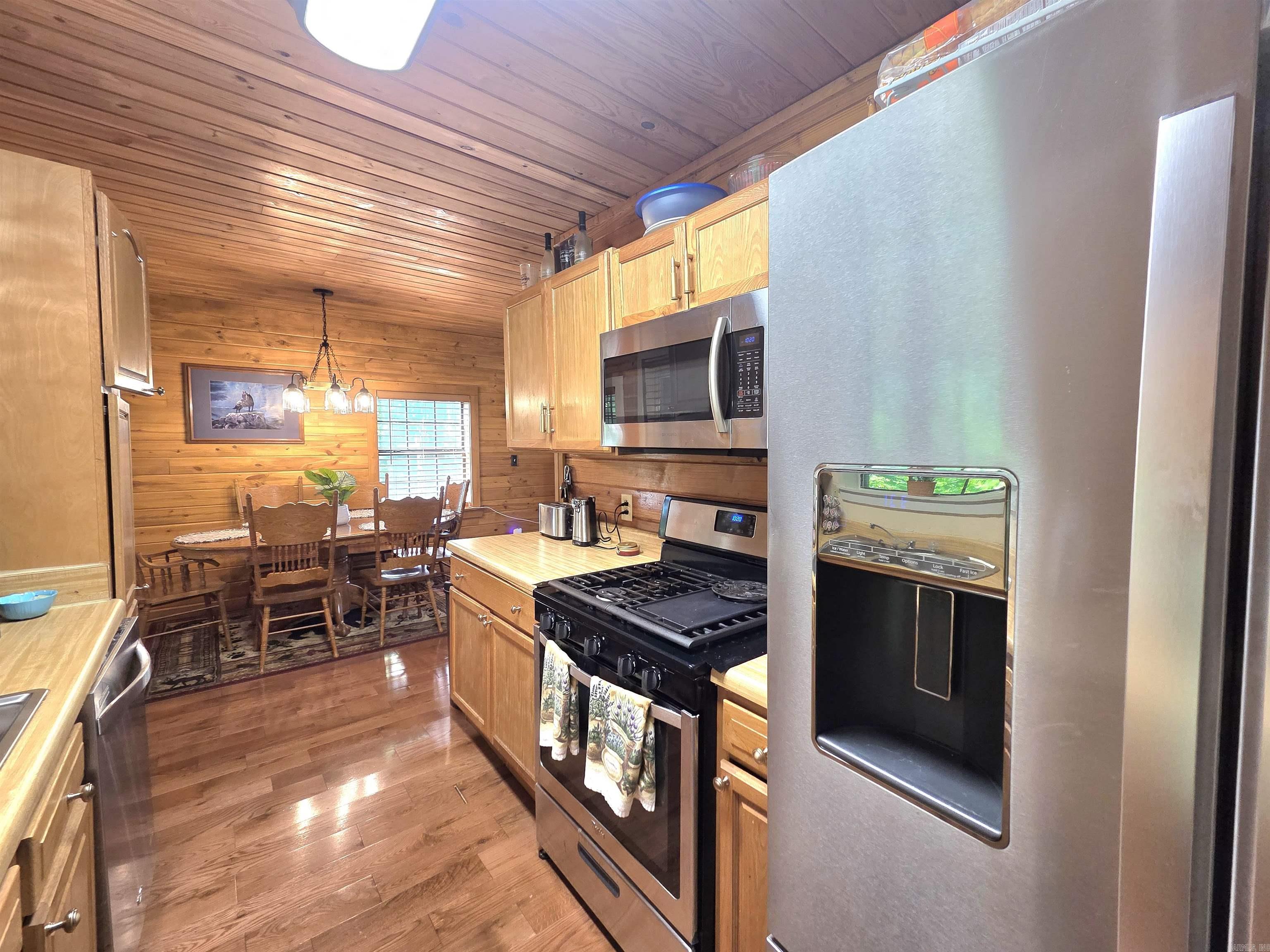 304 Black Bear Bluff  Mountain View, AR