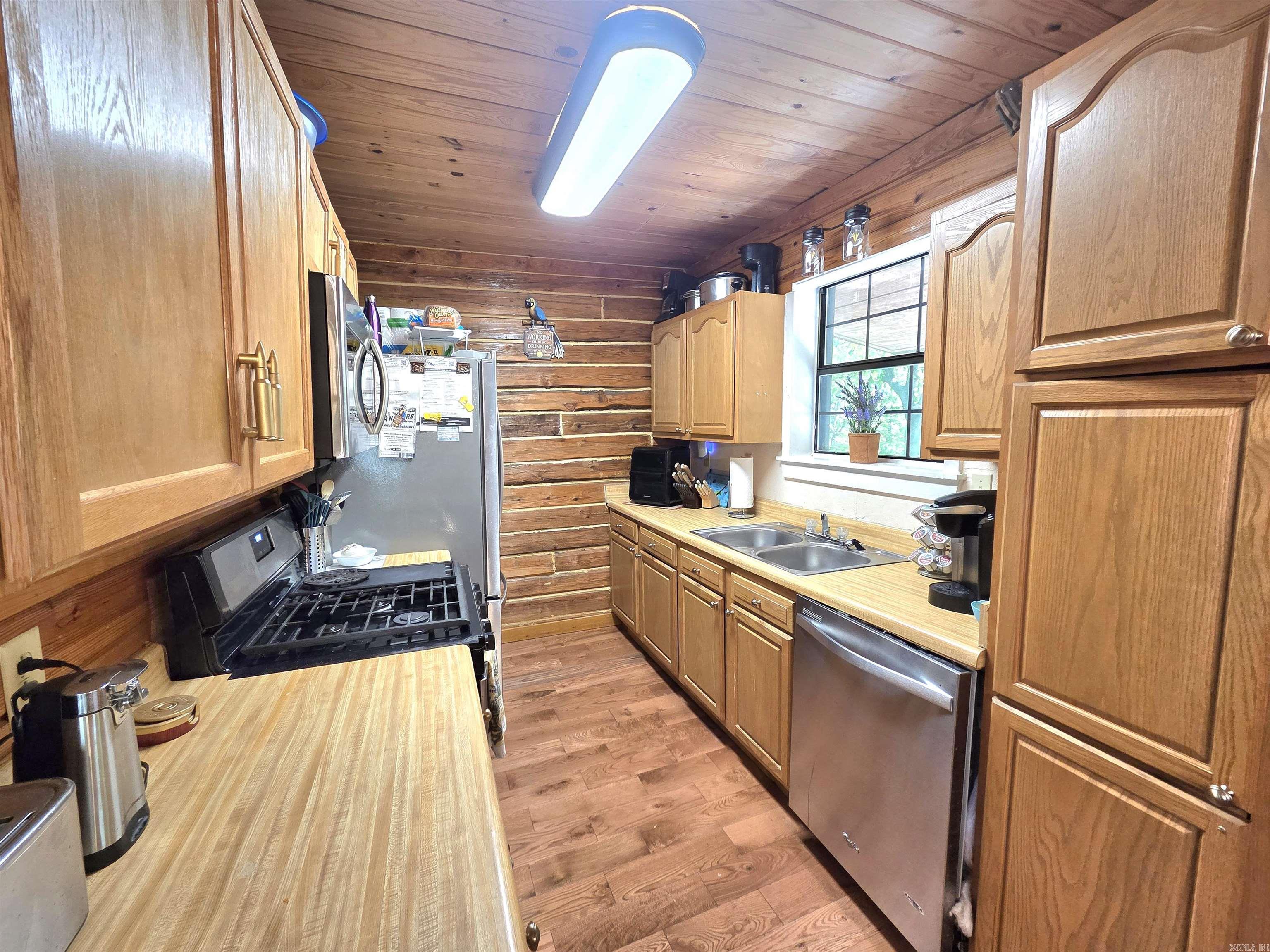 304 Black Bear Bluff  Mountain View, AR