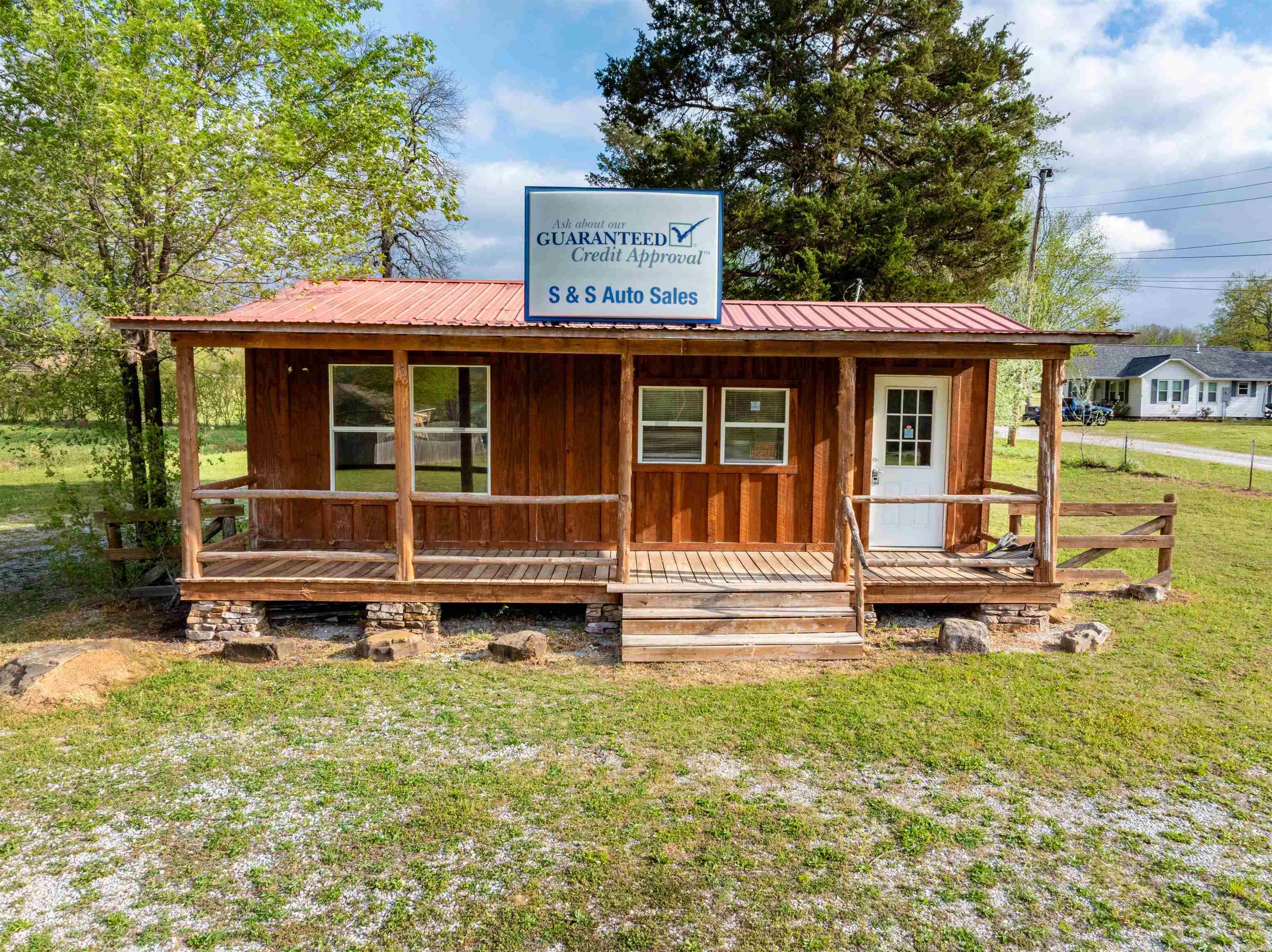 901A W. Main St  Mountain View, AR