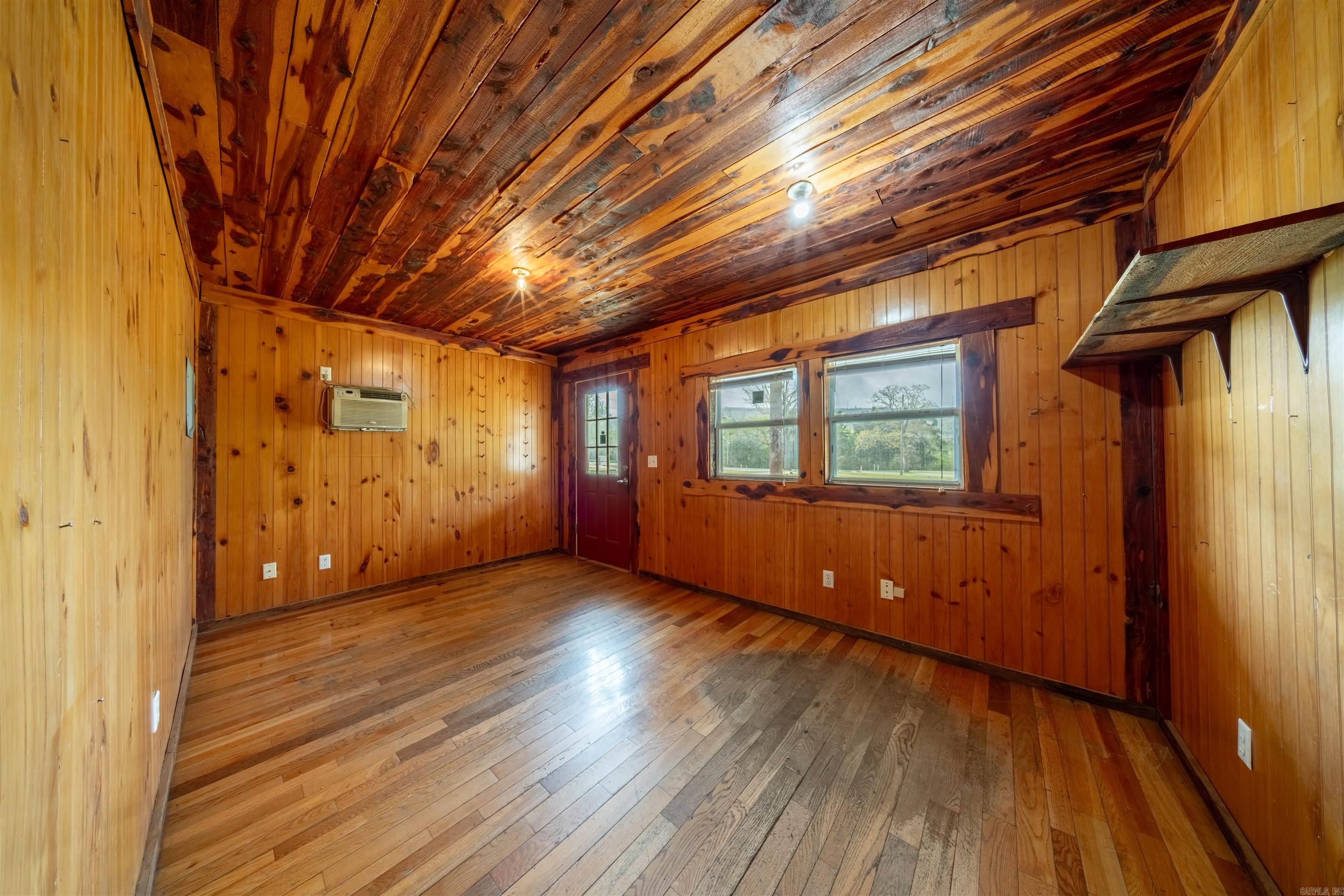 901A W. Main St  Mountain View, AR