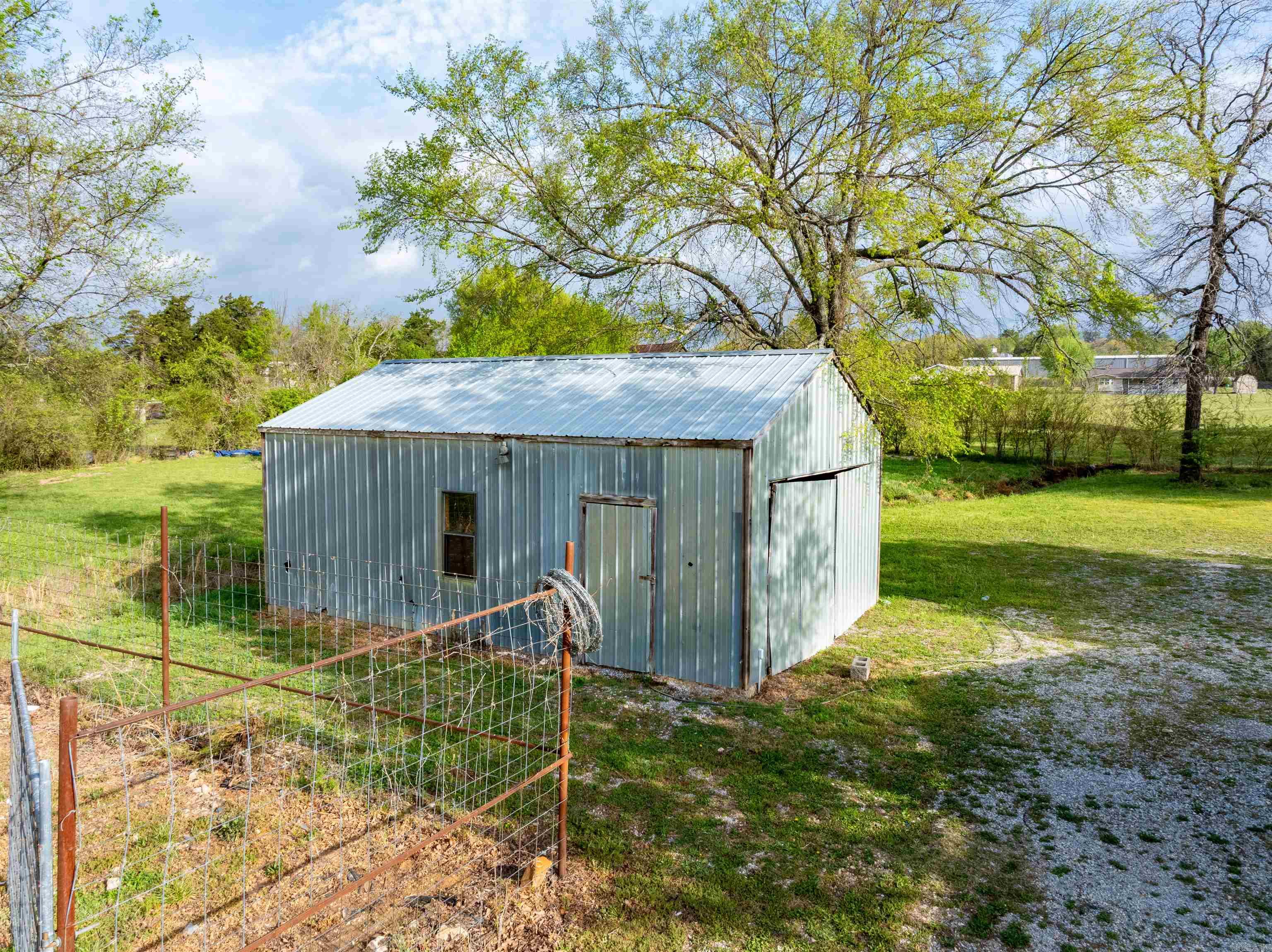 901A W. Main St  Mountain View, AR