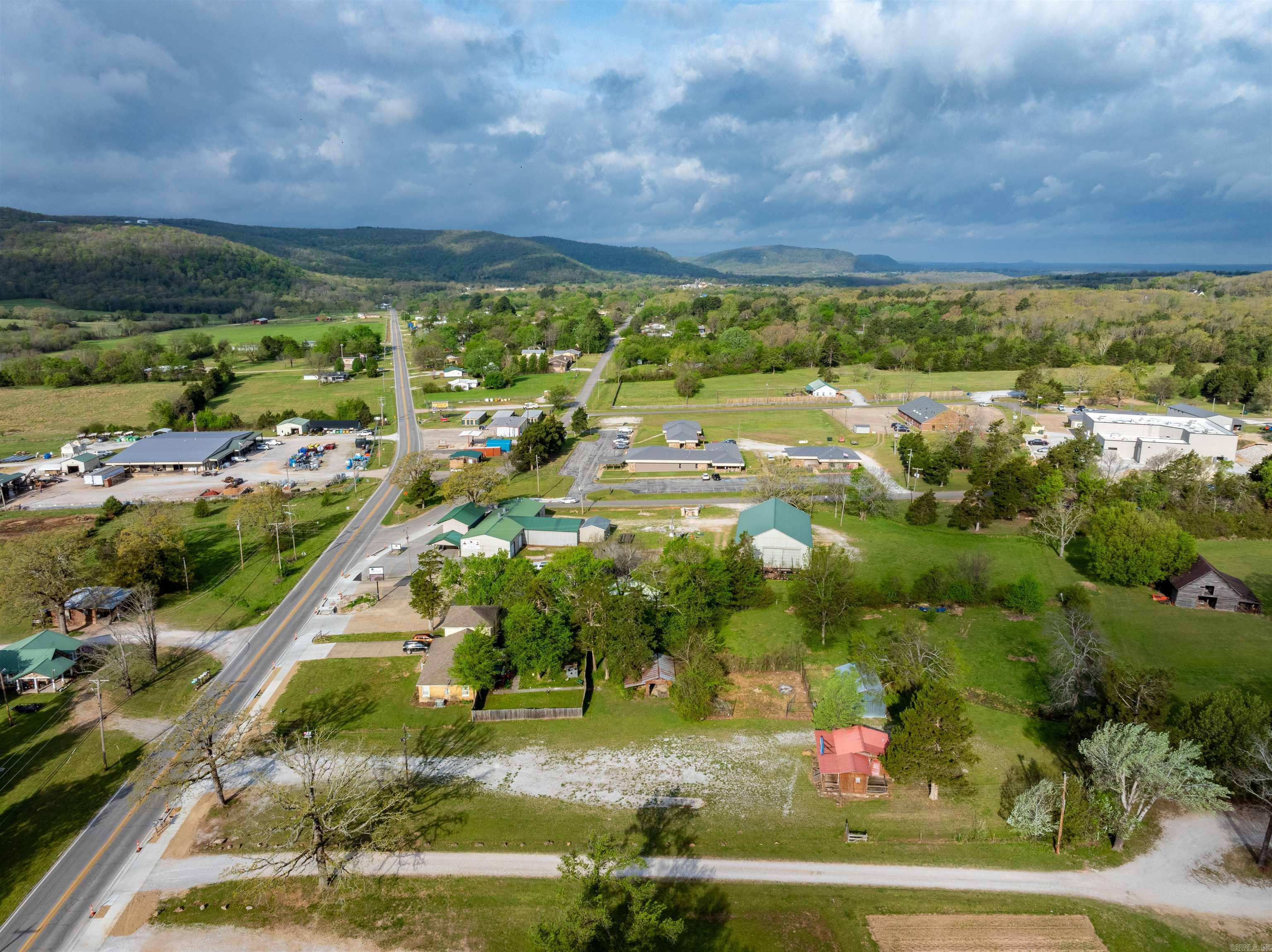 901A W. Main St  Mountain View, AR