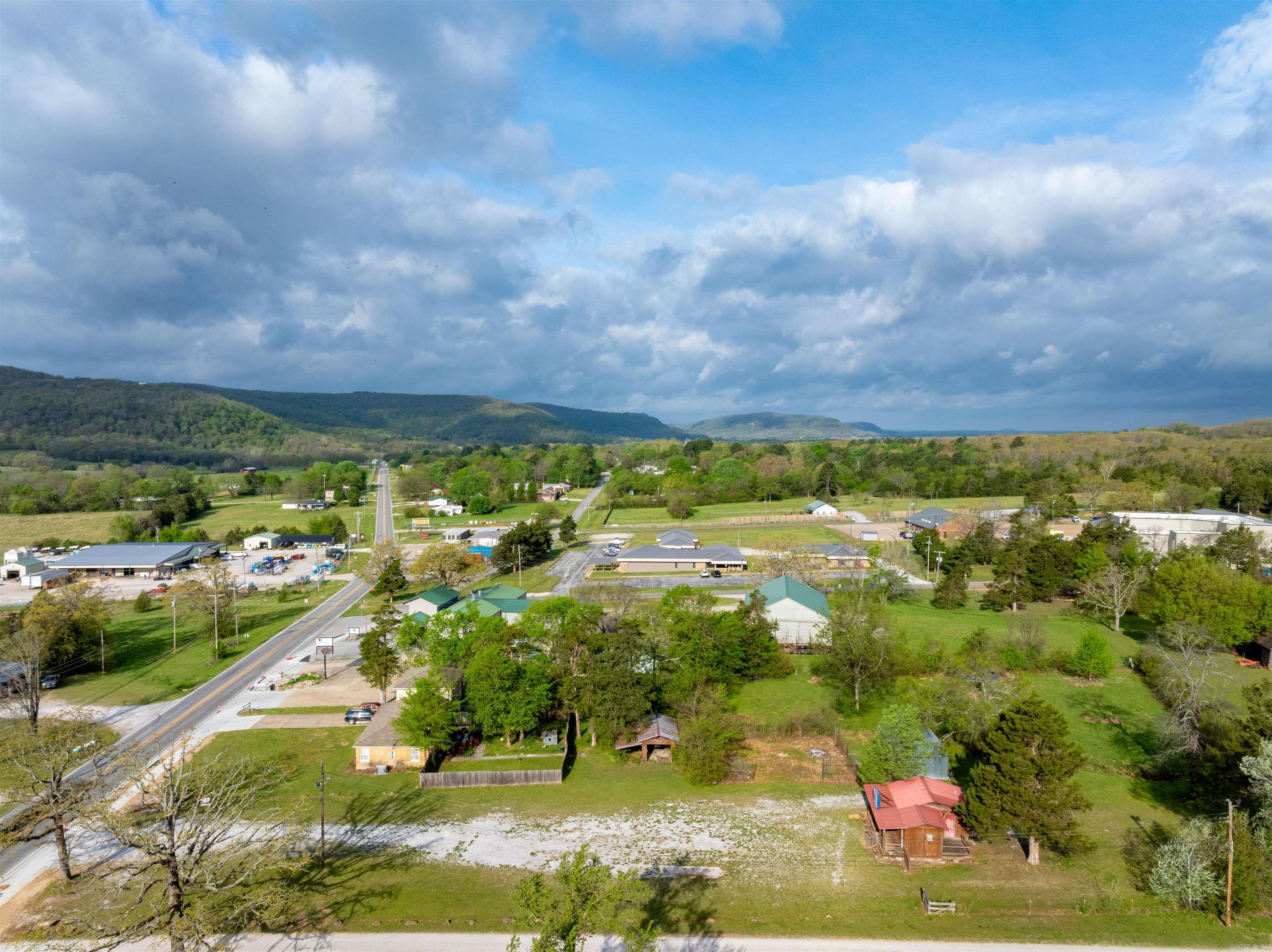 901A W. Main St  Mountain View, AR