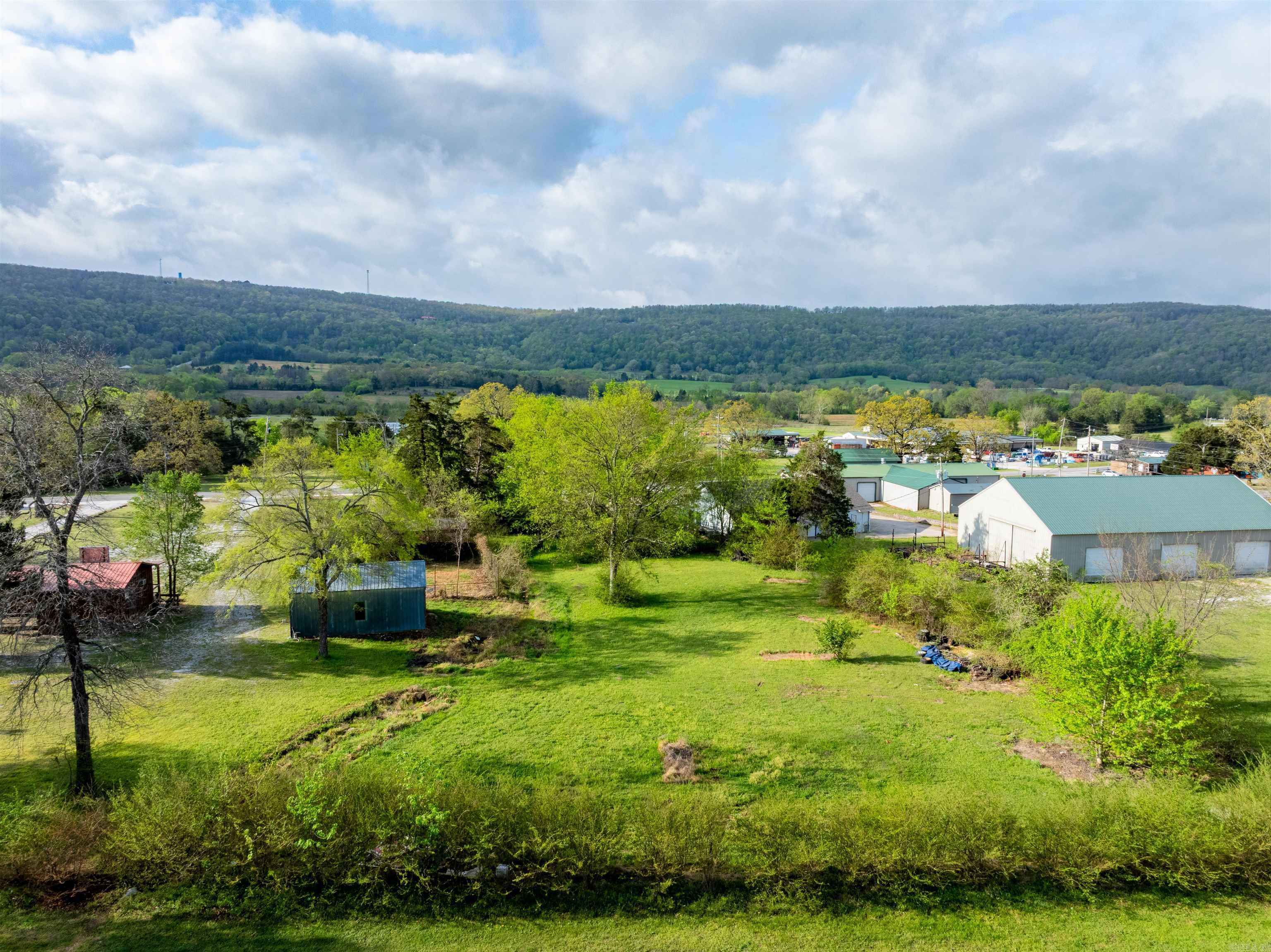 901A W. Main St  Mountain View, AR