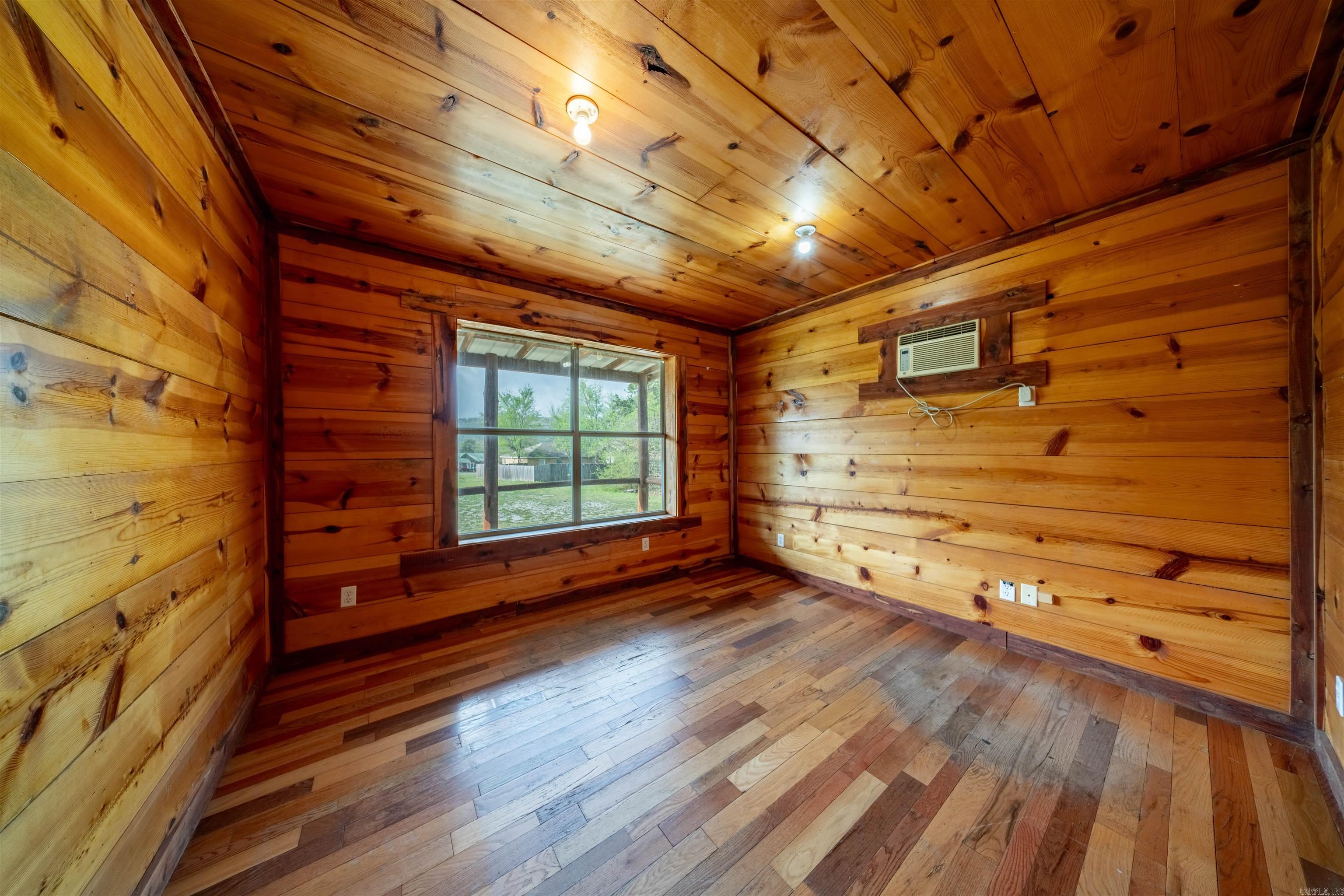 901A W. Main St  Mountain View, AR