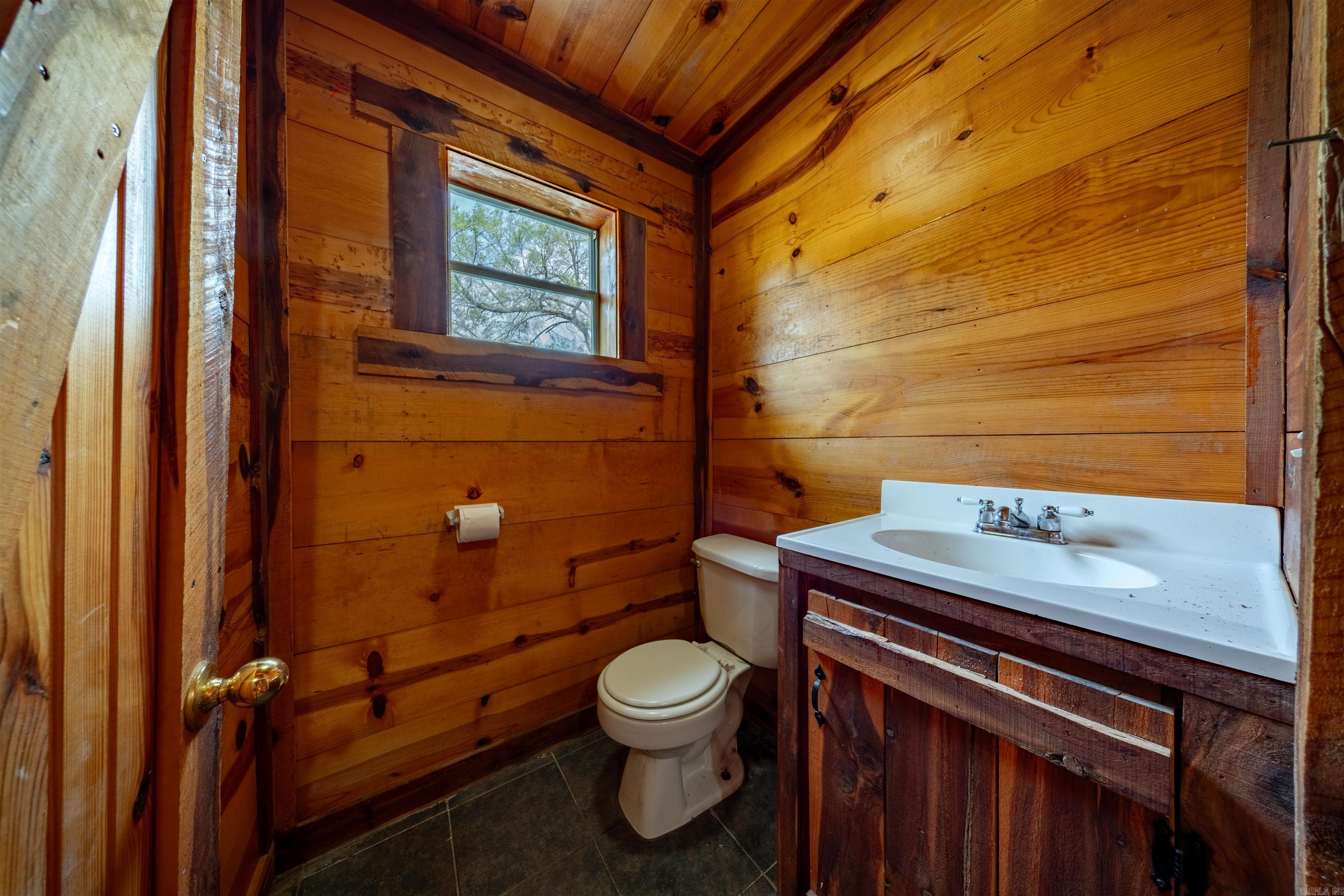 901A W. Main St  Mountain View, AR