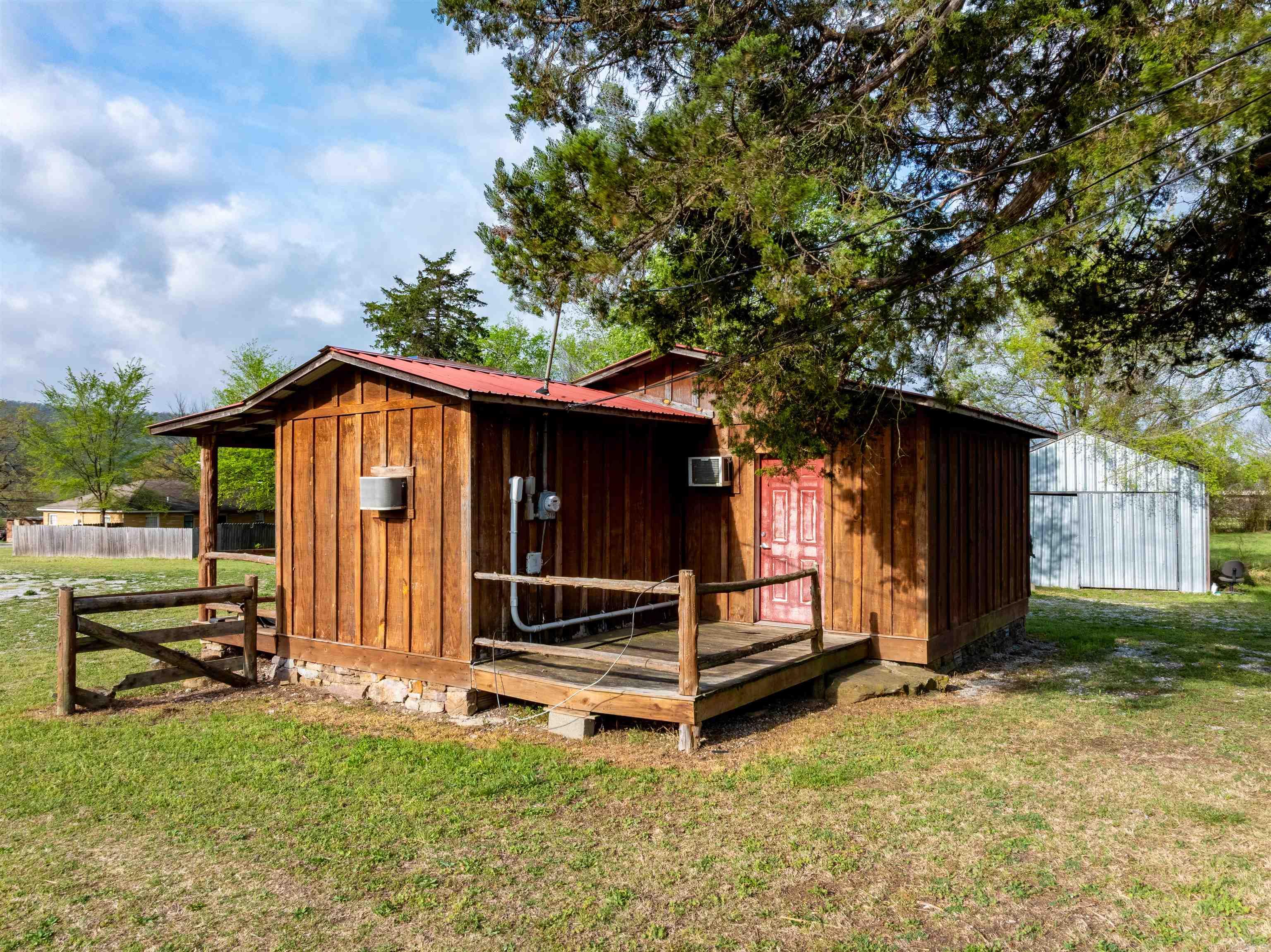 901A W. Main St  Mountain View, AR