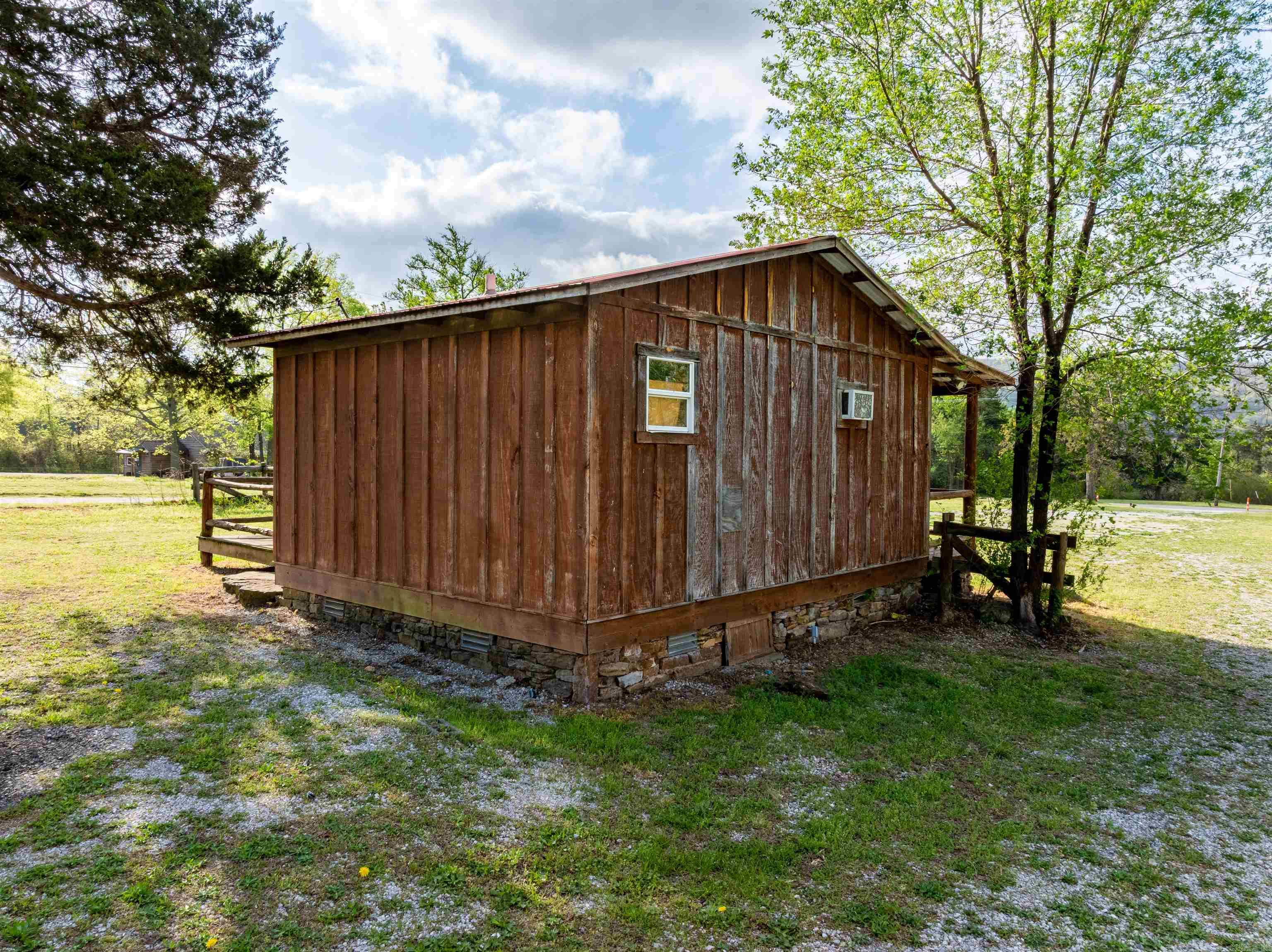 901A W. Main St  Mountain View, AR