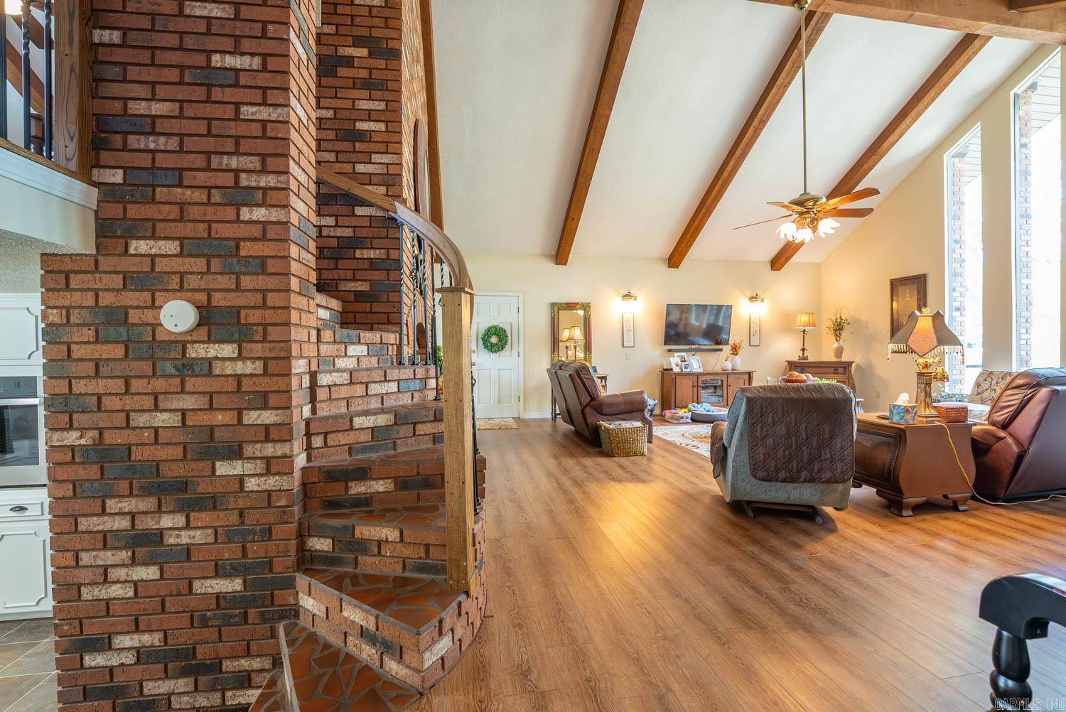 17263 N Highway 9  Mammoth Spring, AR