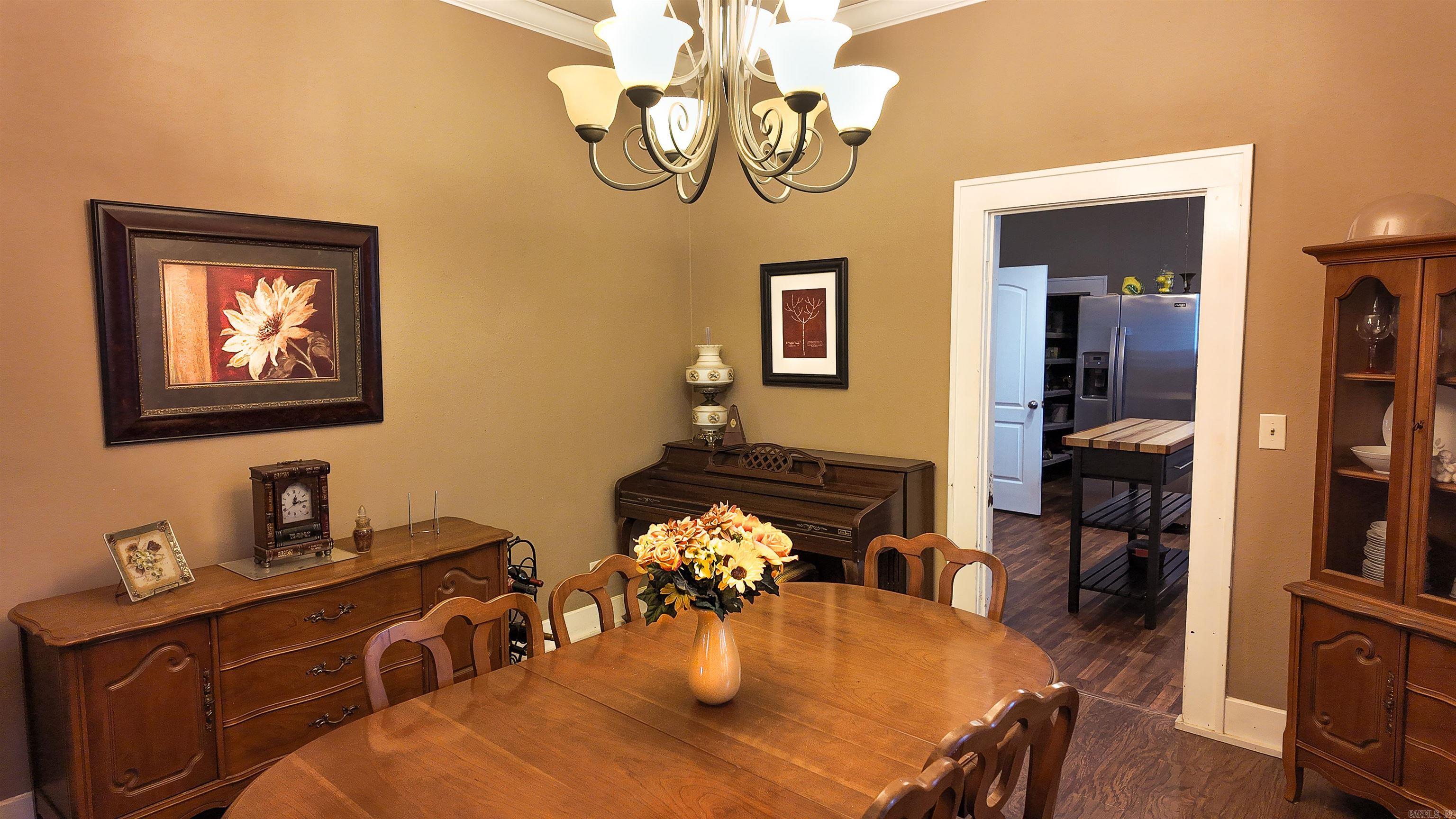 708 N 5th  Paris, AR