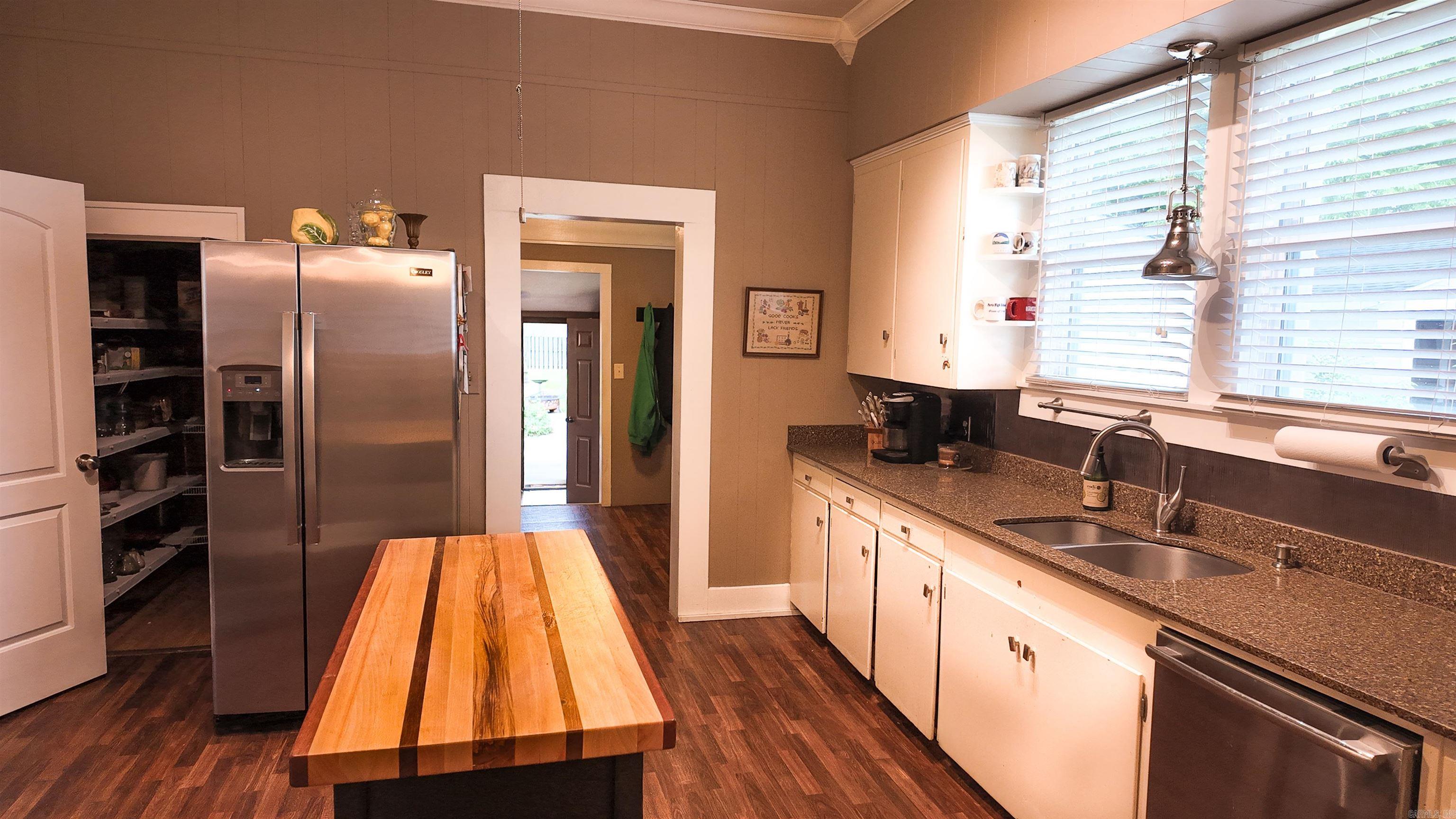 708 N 5th  Paris, AR