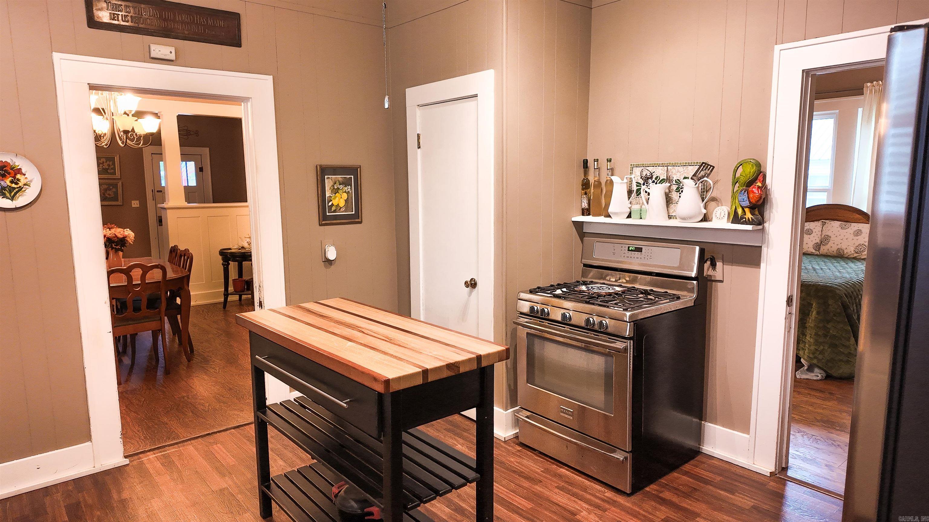 708 N 5th  Paris, AR