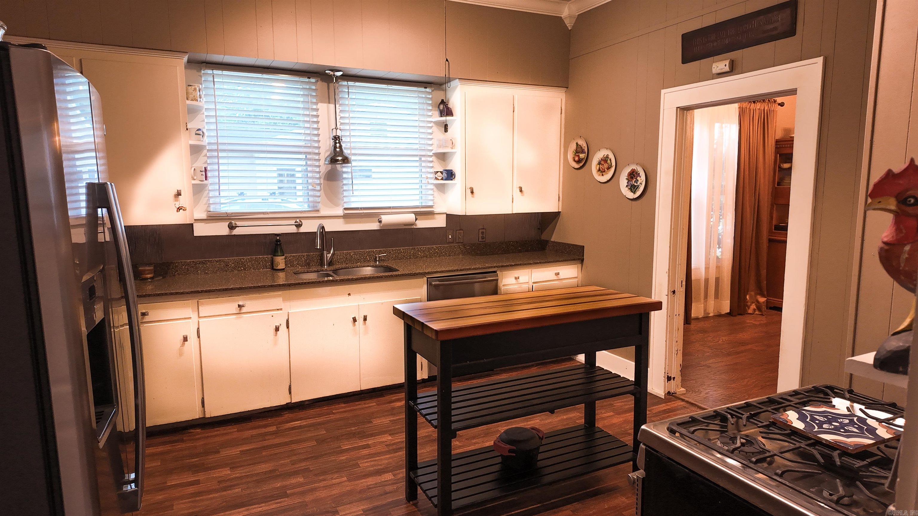 708 N 5th  Paris, AR