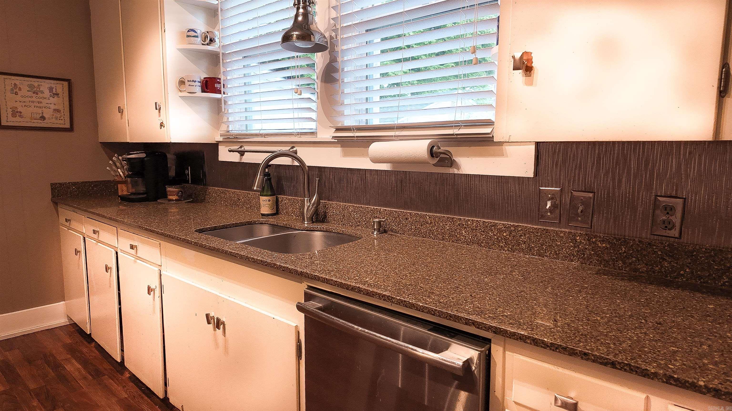 708 N 5th  Paris, AR