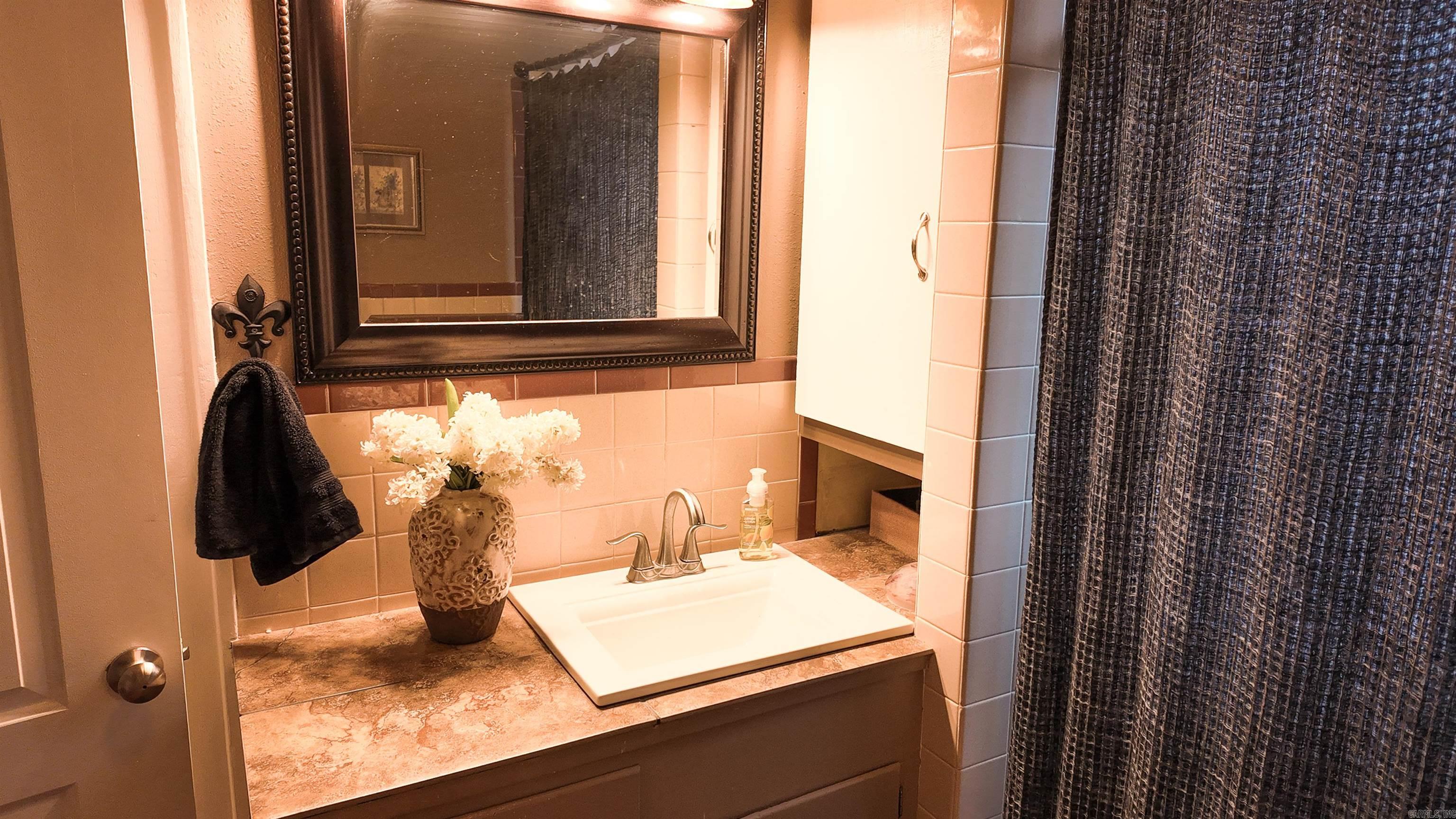 708 N 5th  Paris, AR