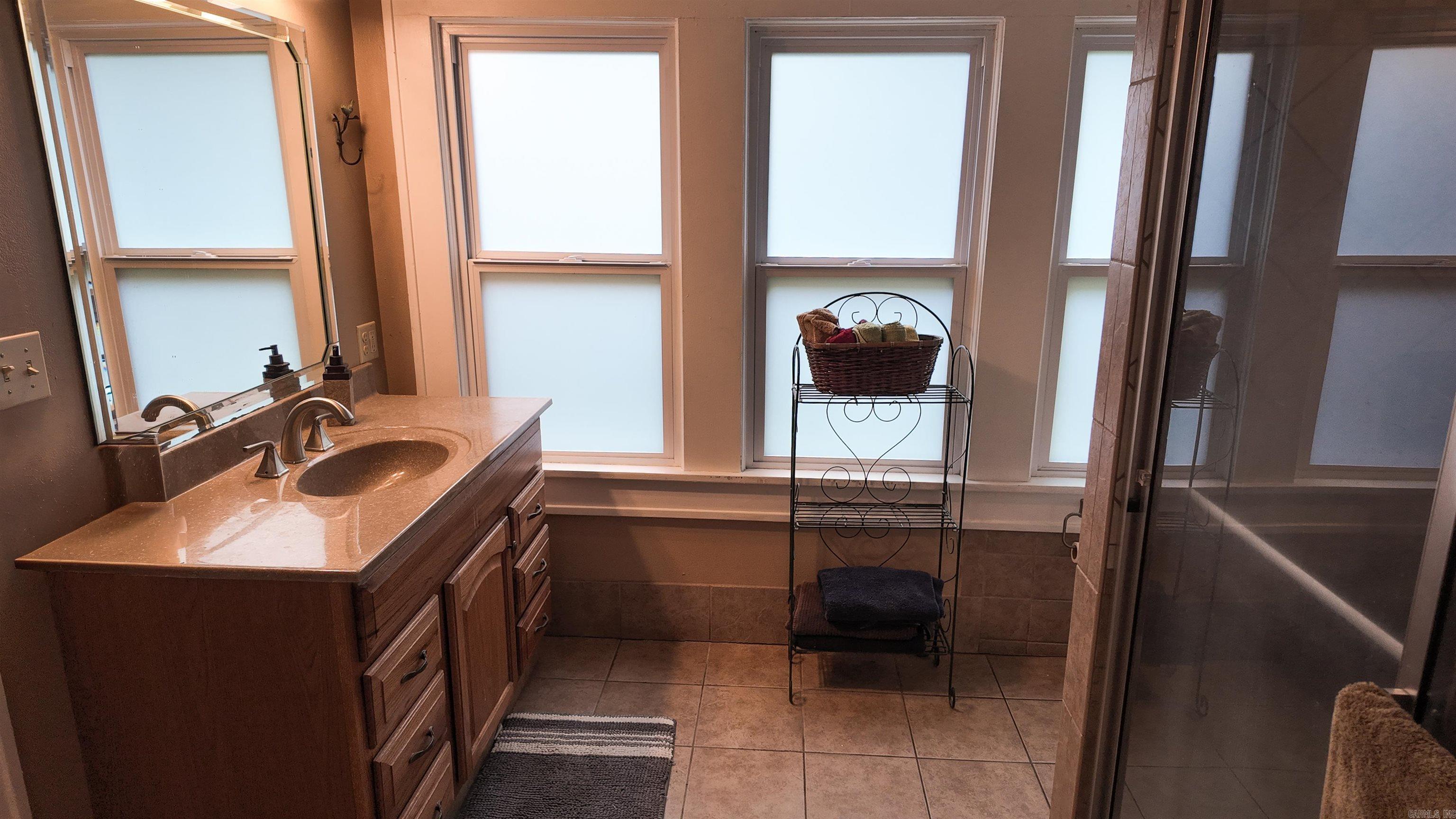 708 N 5th  Paris, AR