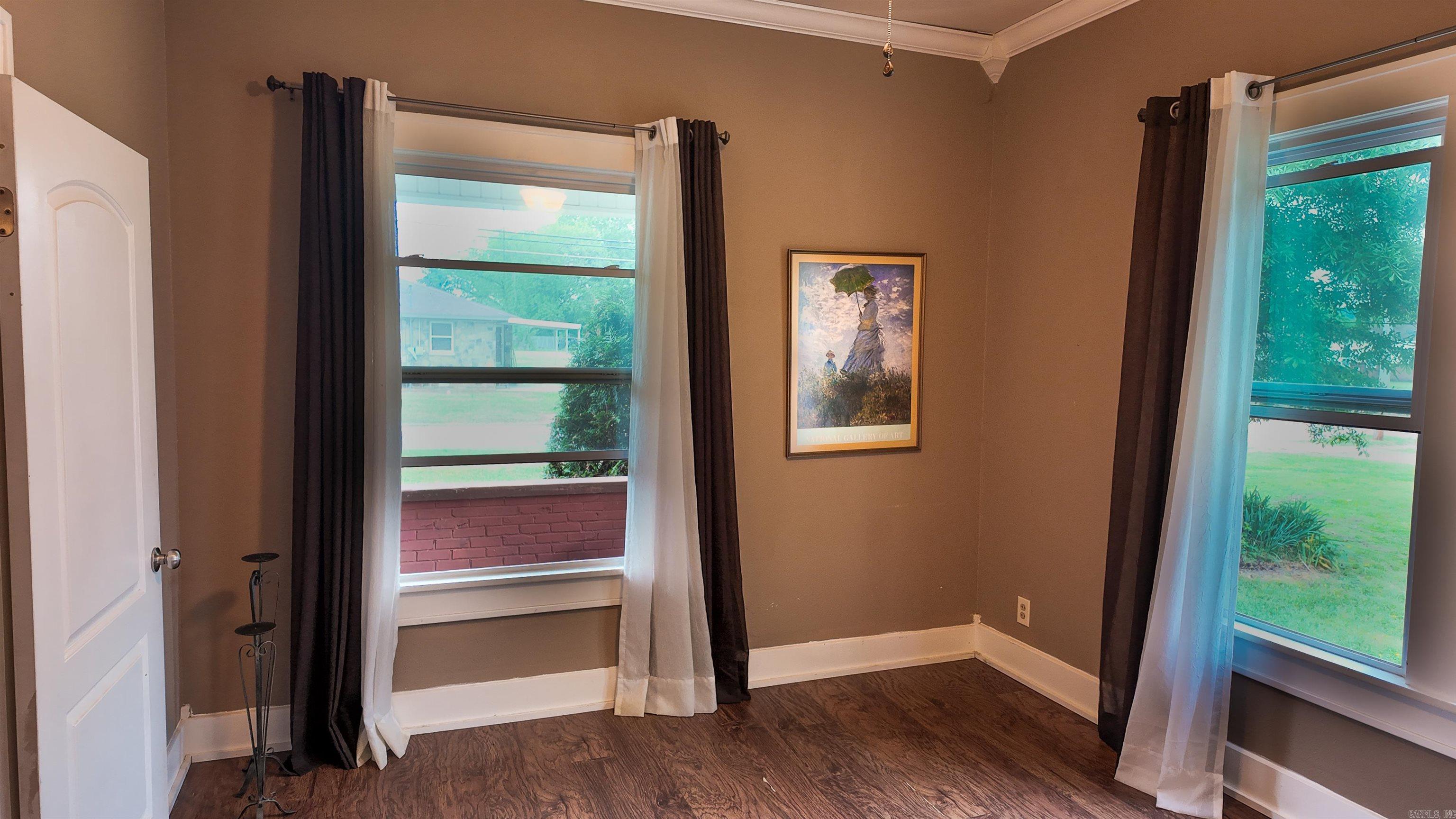 708 N 5th  Paris, AR