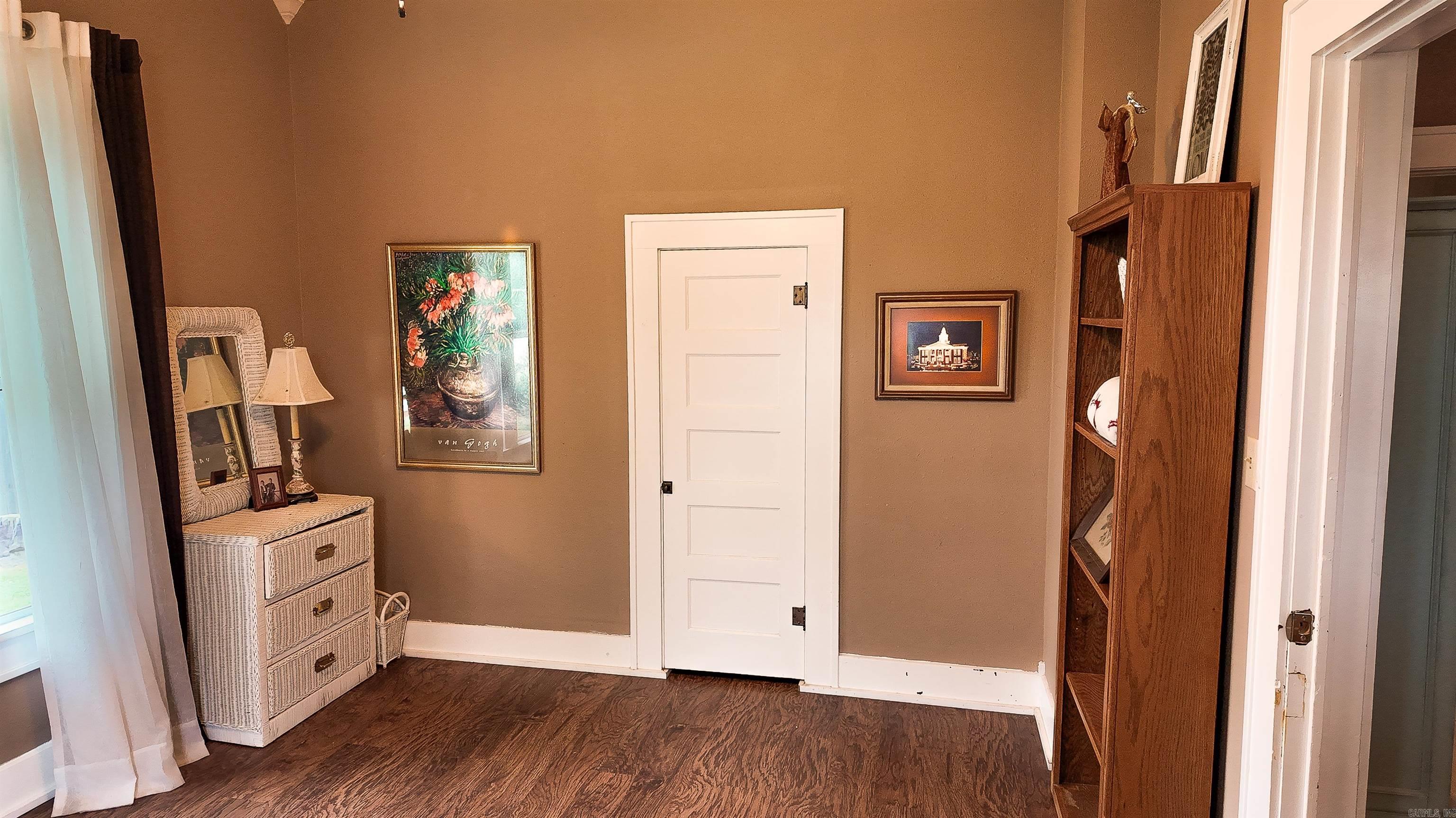 708 N 5th  Paris, AR