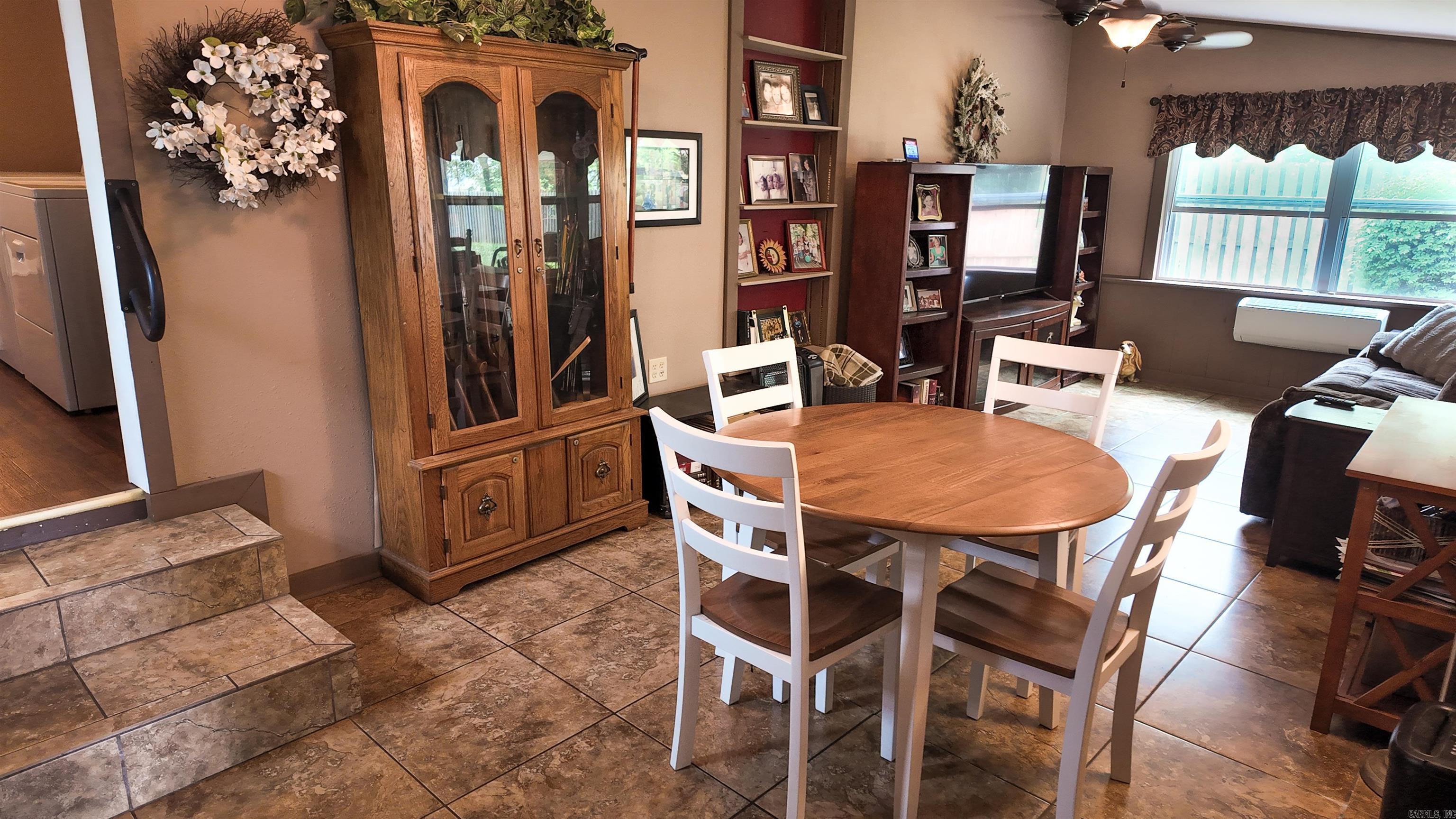 708 N 5th  Paris, AR