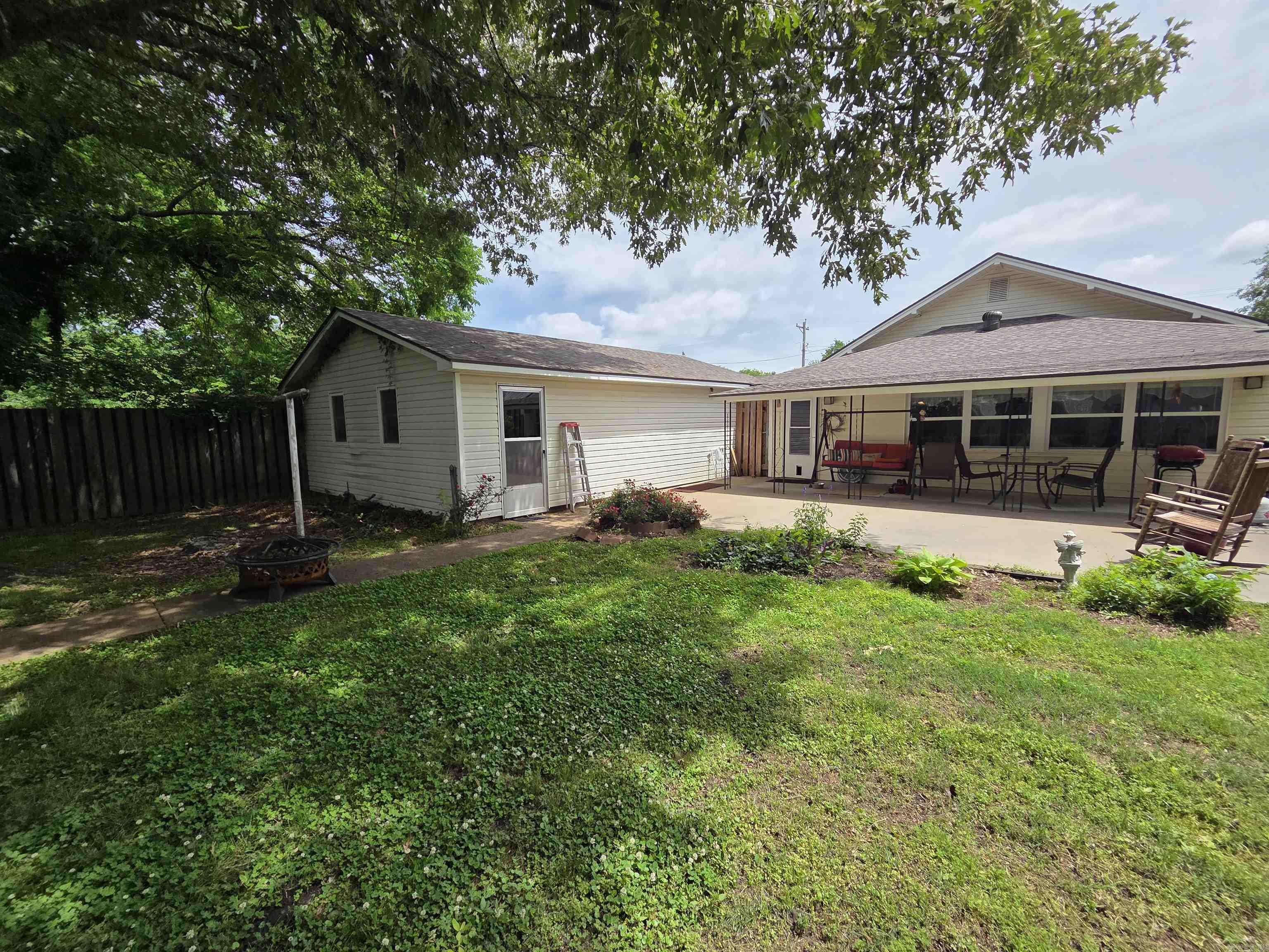 708 N 5th Street Paris, AR 72855