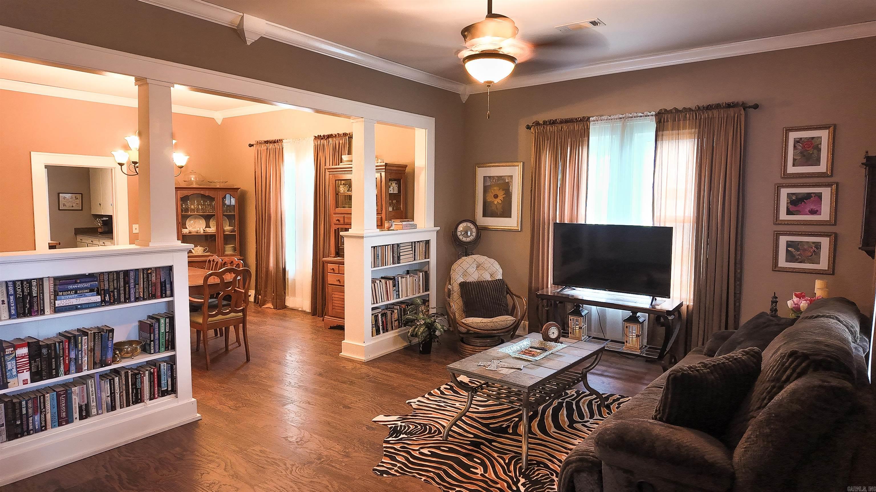 708 N 5th  Paris, AR