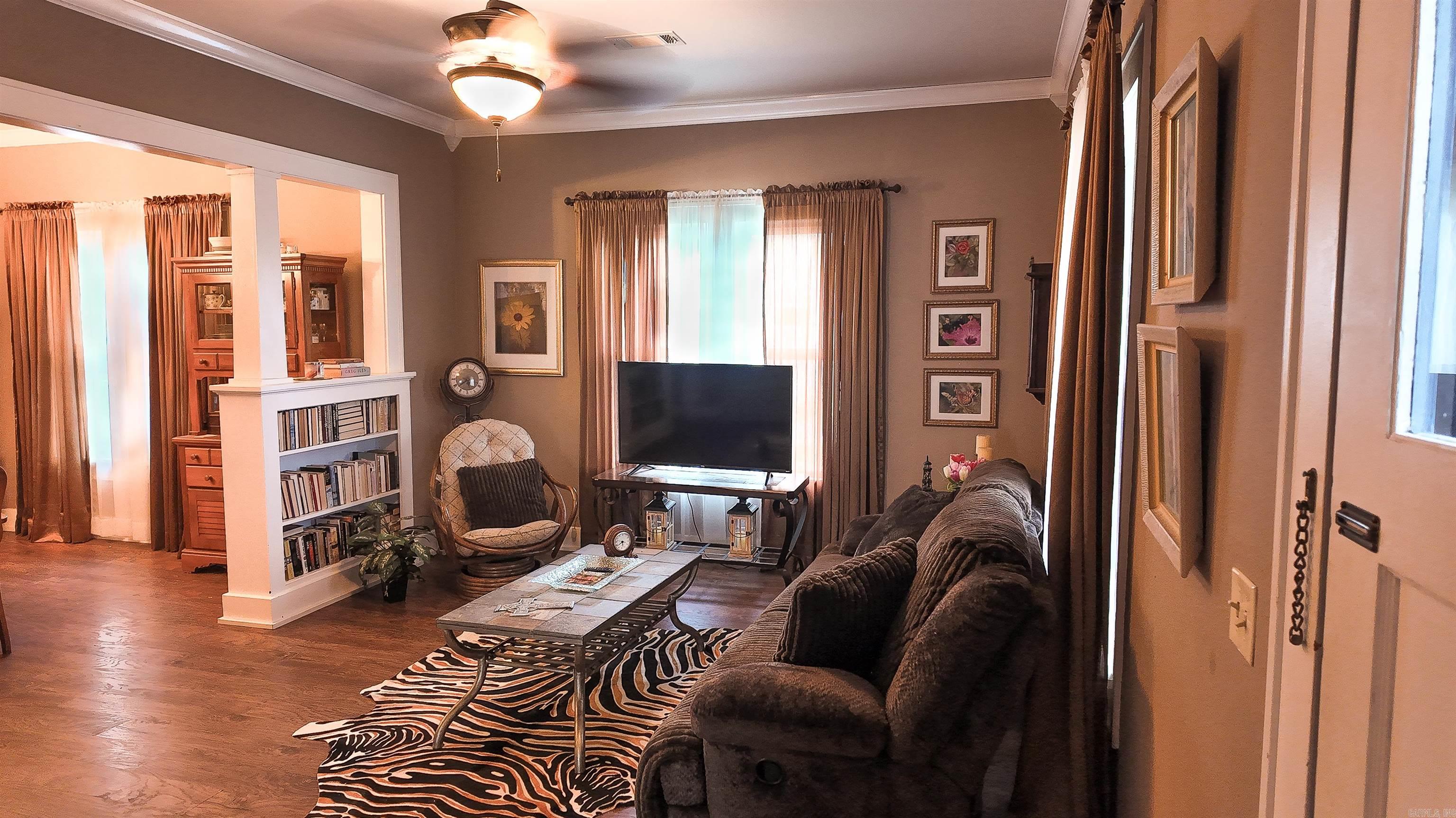 708 N 5th  Paris, AR