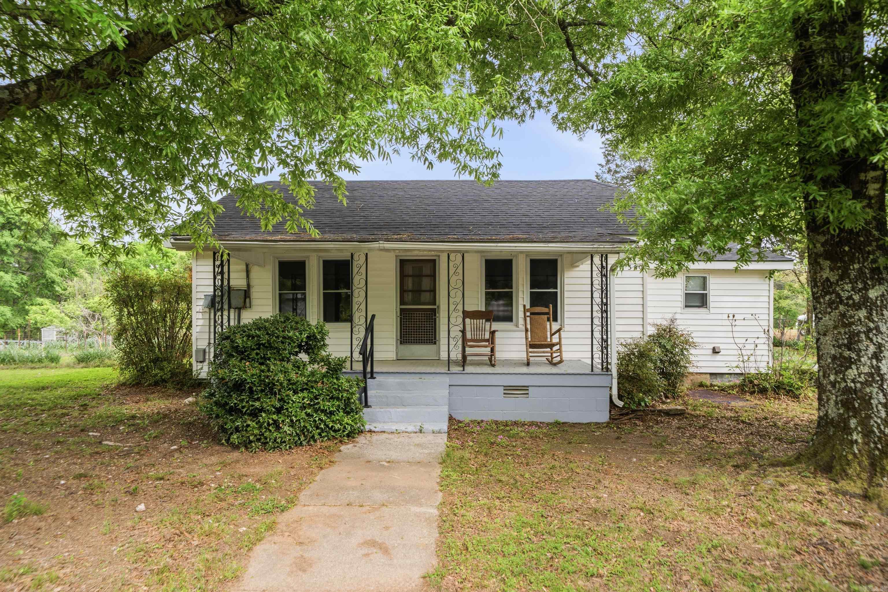 300 Carver  Hot Springs National Park, AR