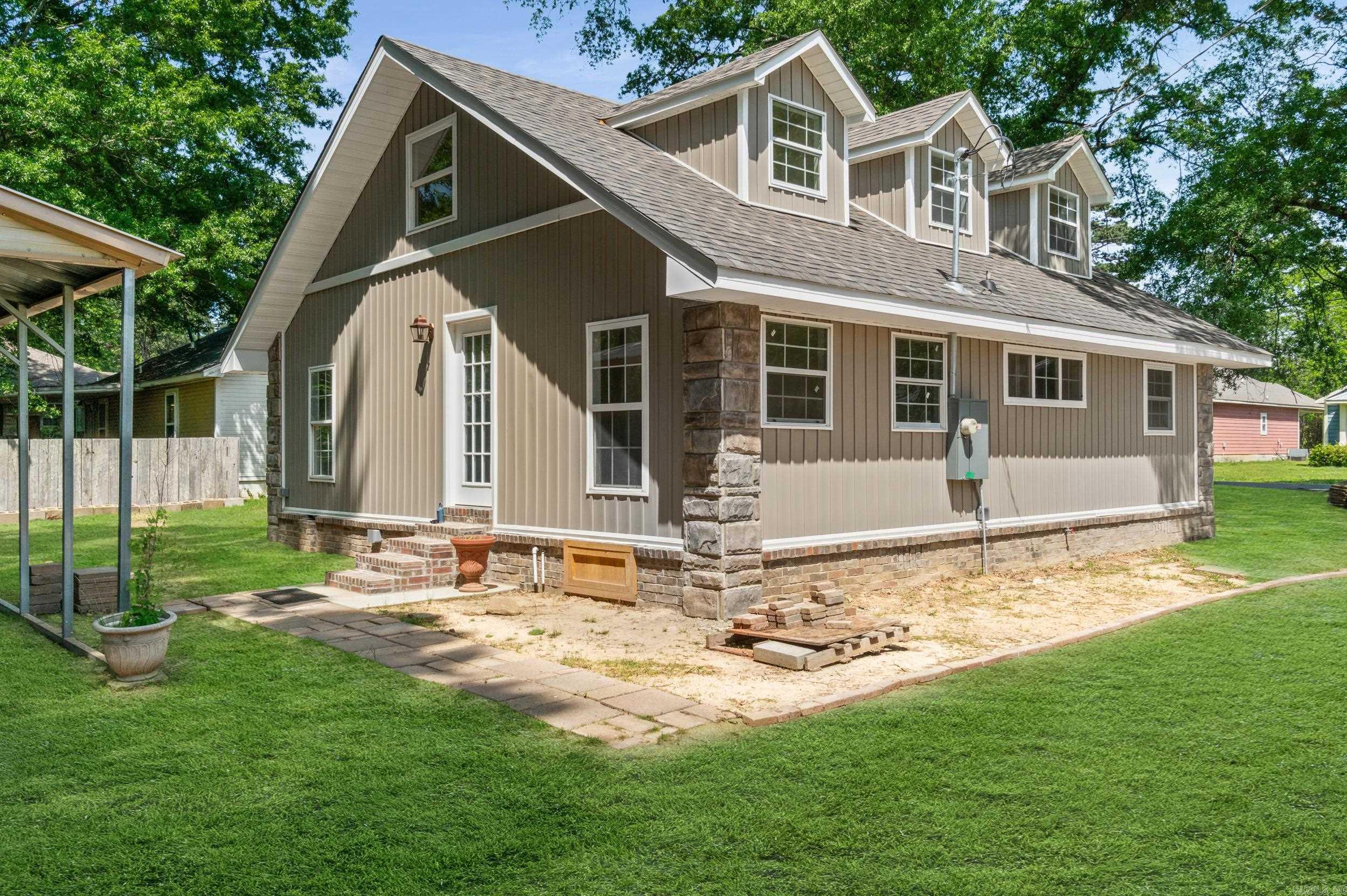 201 N Holly  Beebe, AR