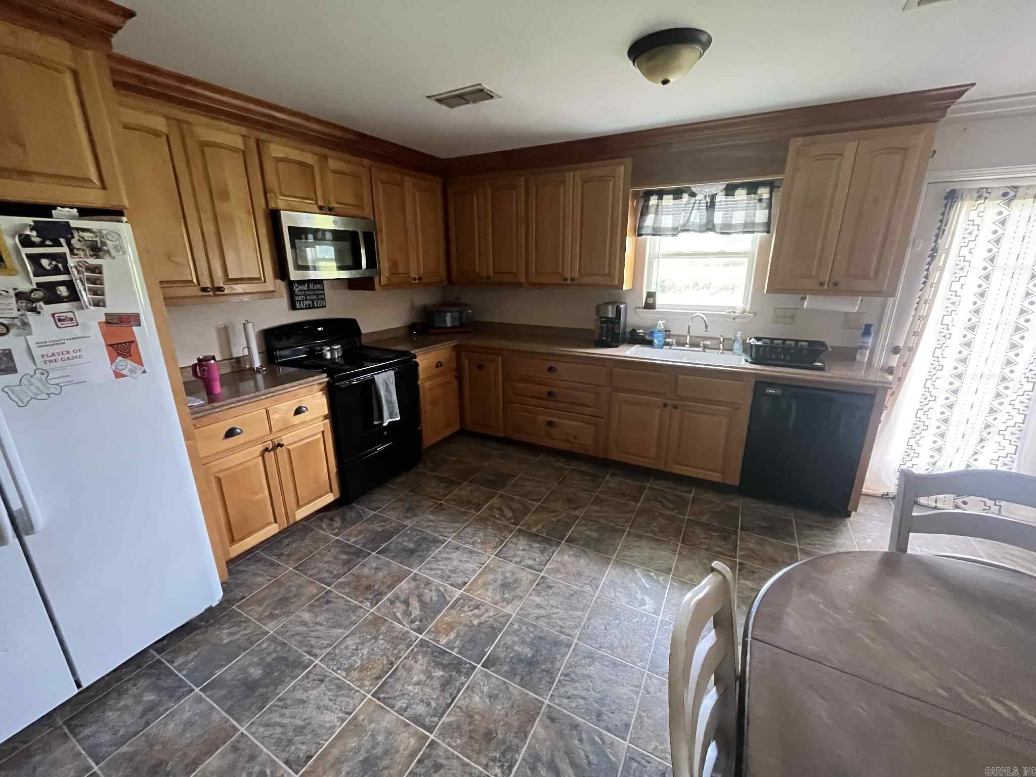 156 Frontier Ln.  Mena, AR