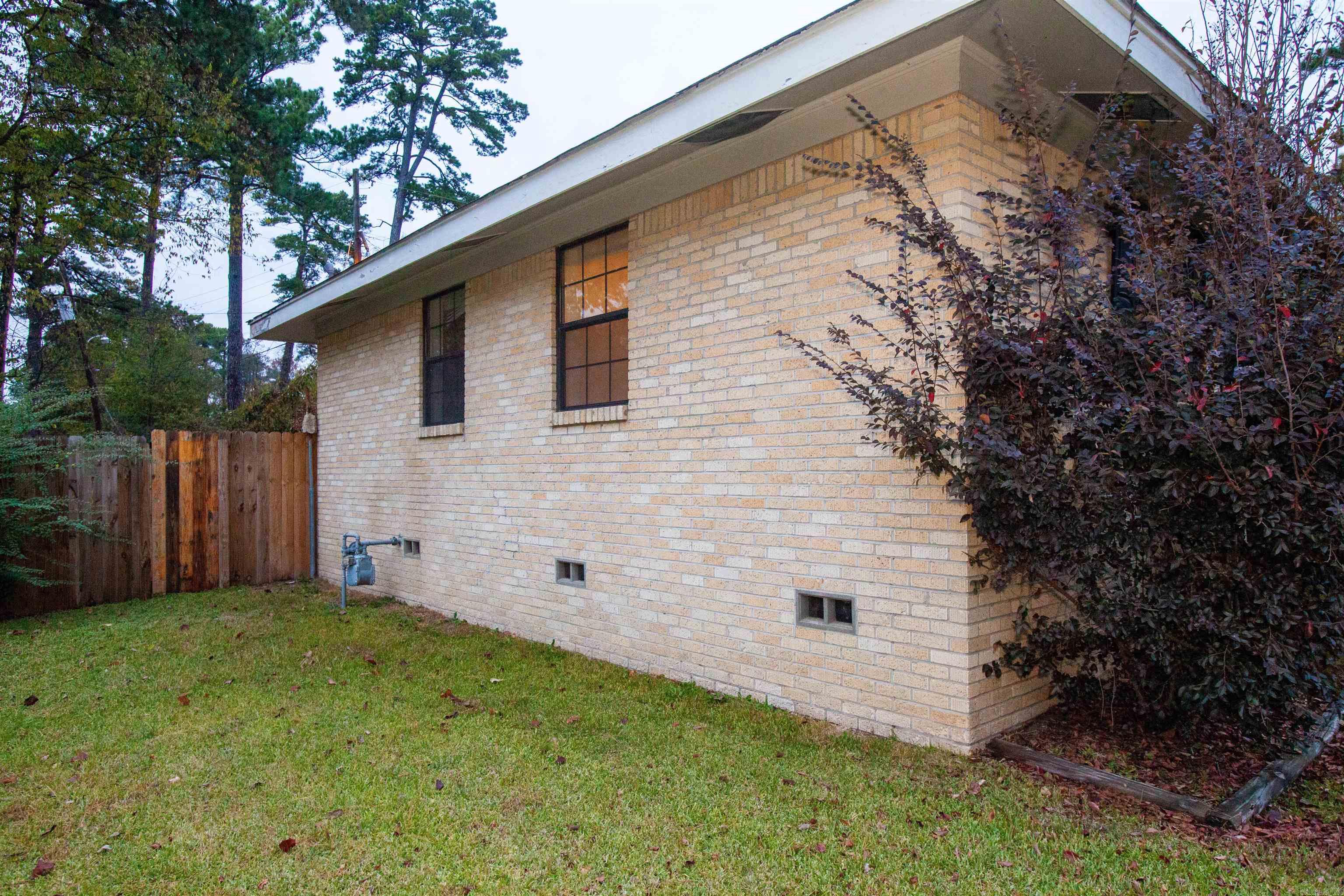 99 Broadmoor  Little Rock, AR