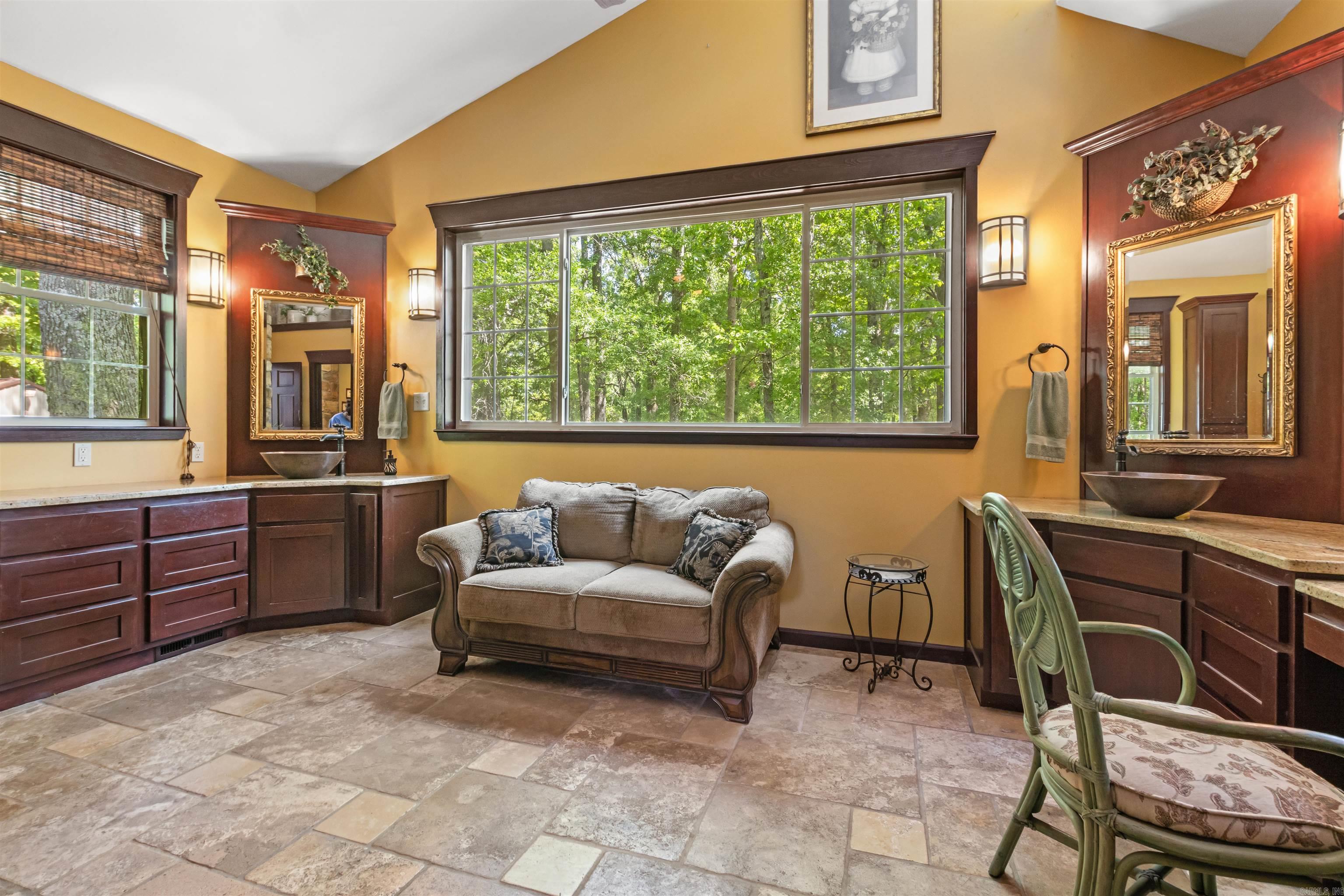250 Ivy Drive Lonoke, AR 72086