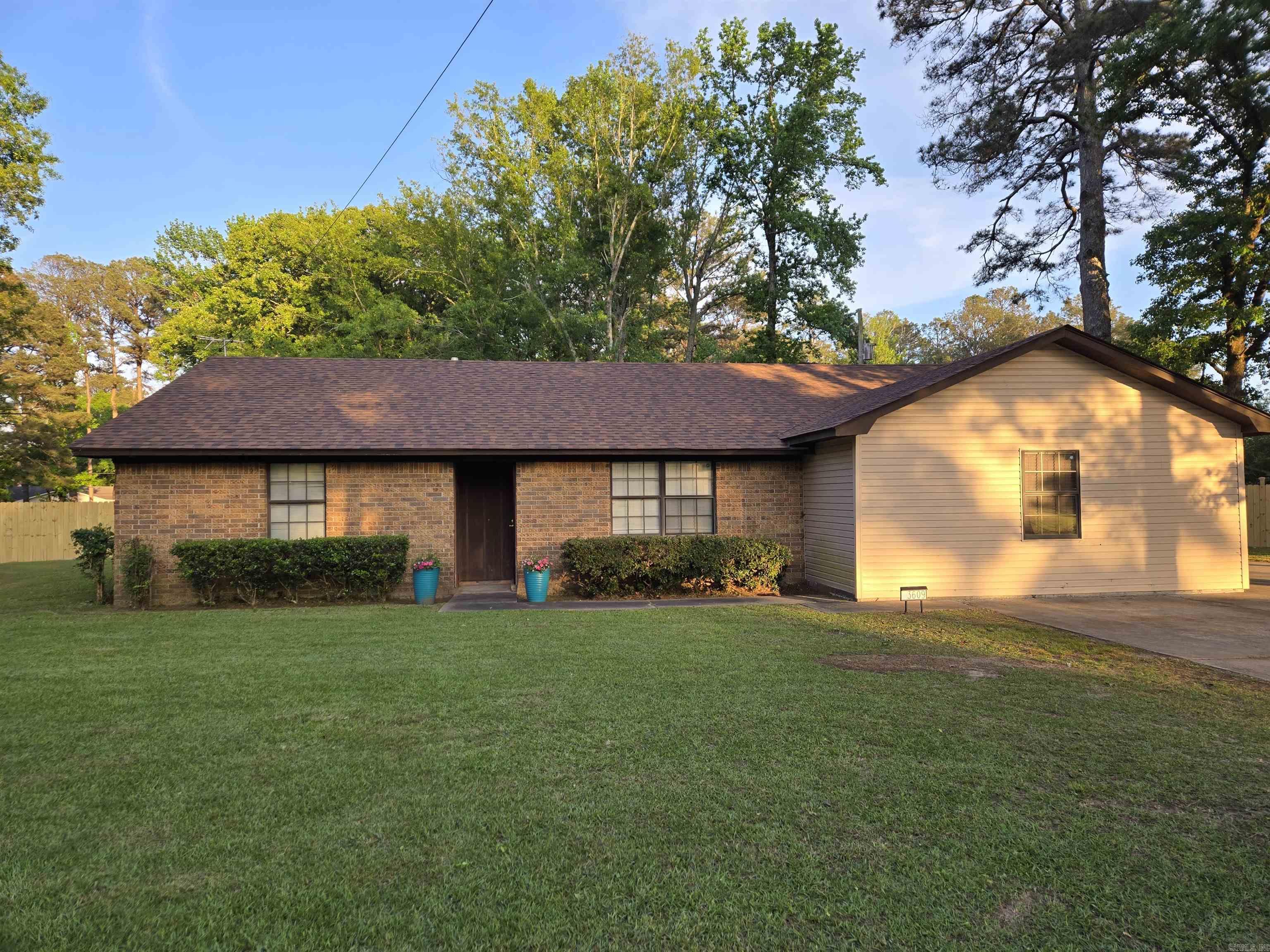 3609 Old Warren  Pine Bluff, AR