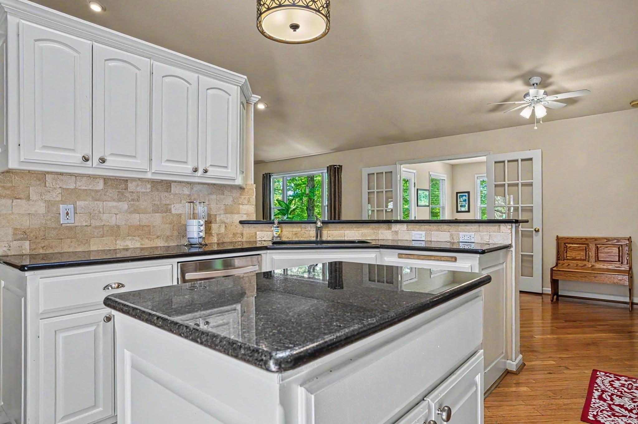 21 Badajoz Way  Hot Springs Village, AR