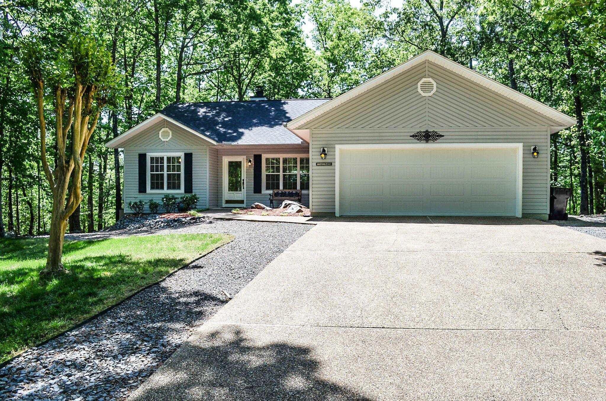 21 Badajoz Way  Hot Springs Village, AR
